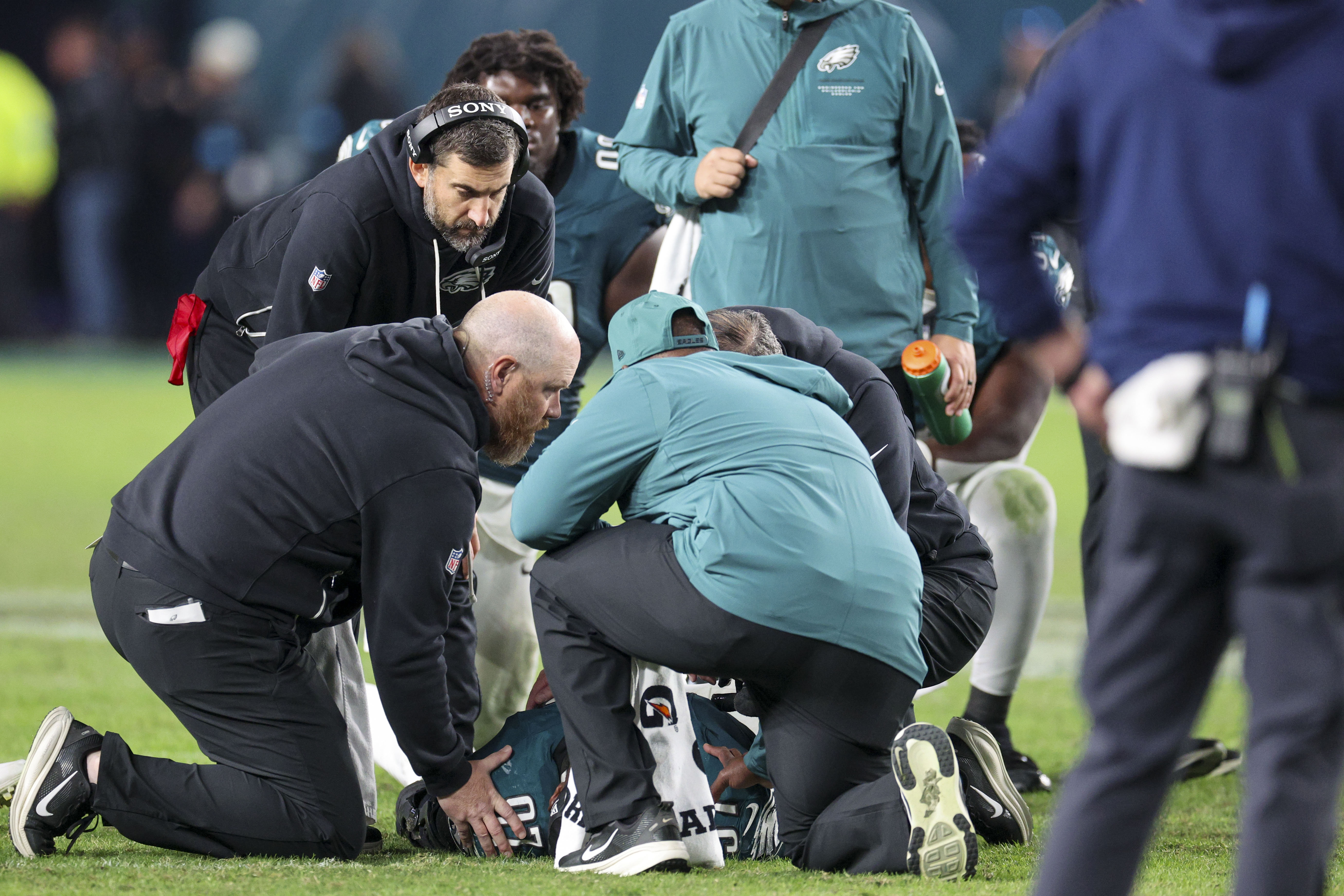 Thread Adjuster Drawing Eagles' run-stopping failures raise questions for team on the brink ...