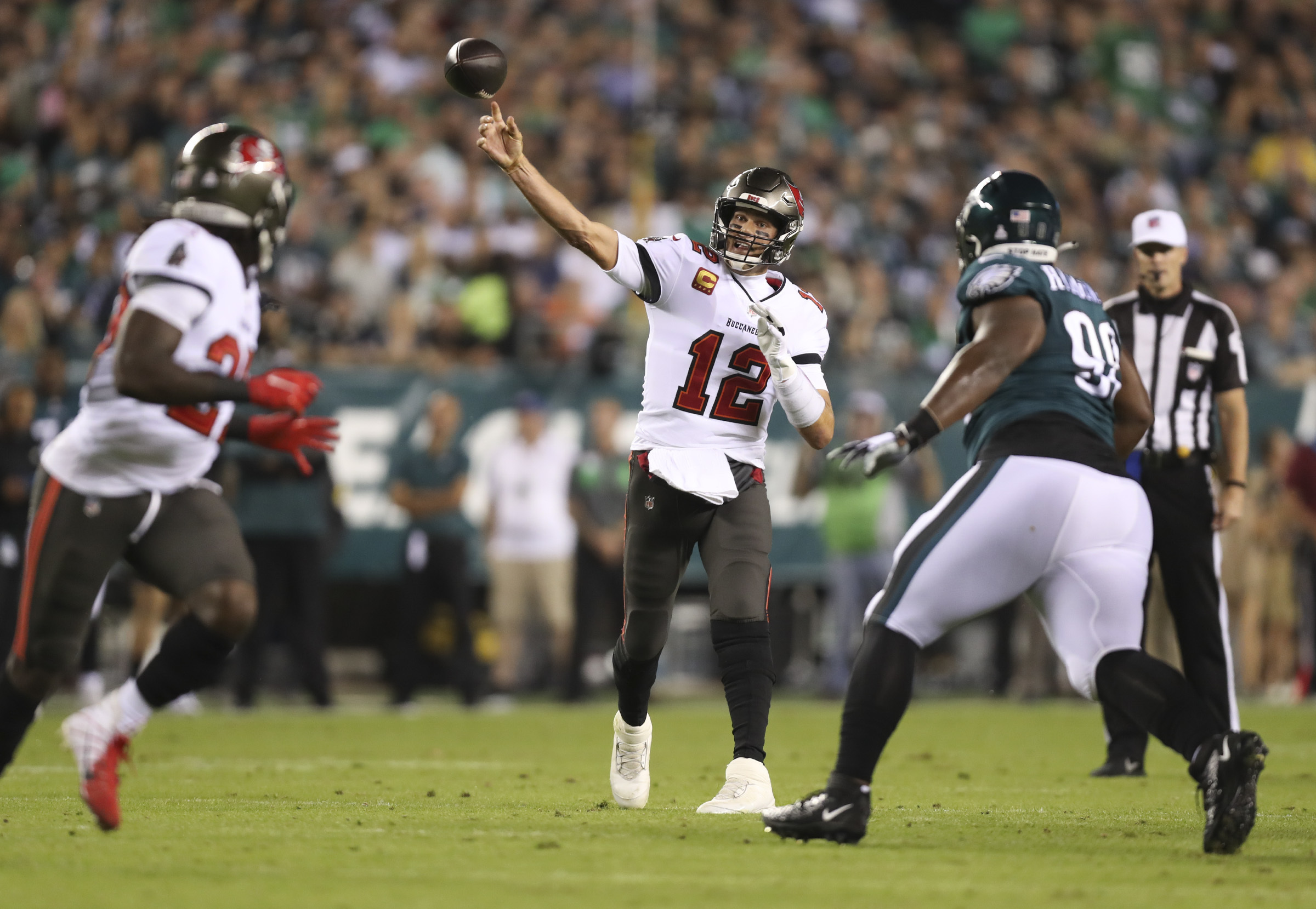 Bucs couldn't run or stop the run Monday night against the Eagles