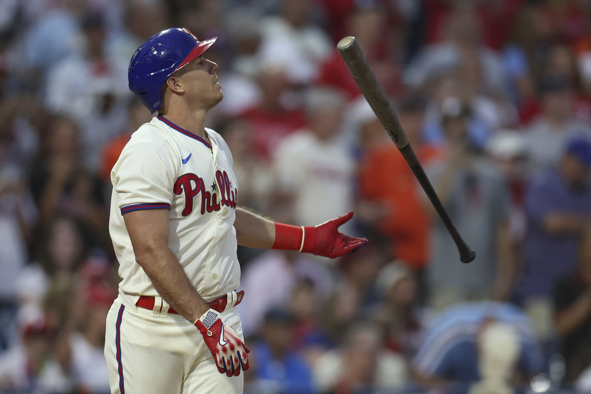 The Philadelphia Phillies Drop Fifth Straight in Extra Innings Loss to San  Francisco Giants - Sports Illustrated Inside The Phillies