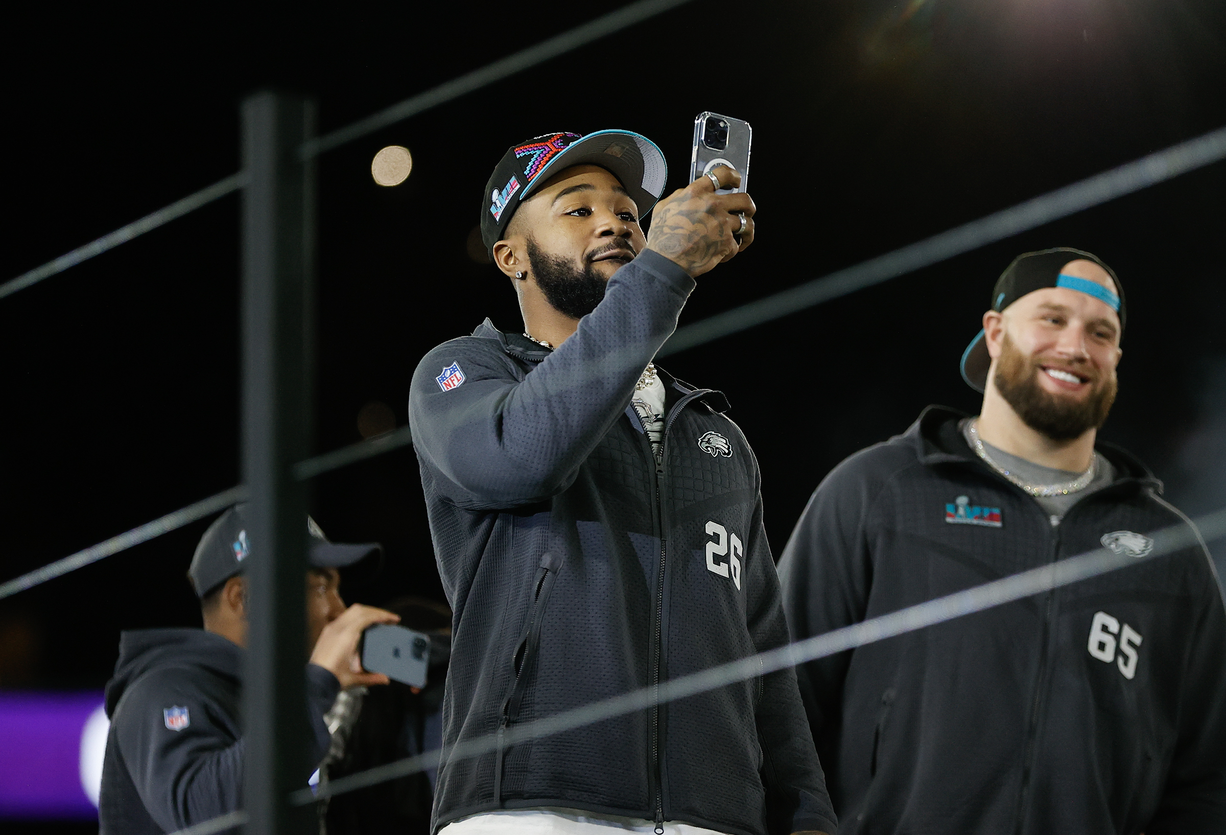 Miles Sanders' son arrives at Super Bowl LVII in Eagles gear. Move