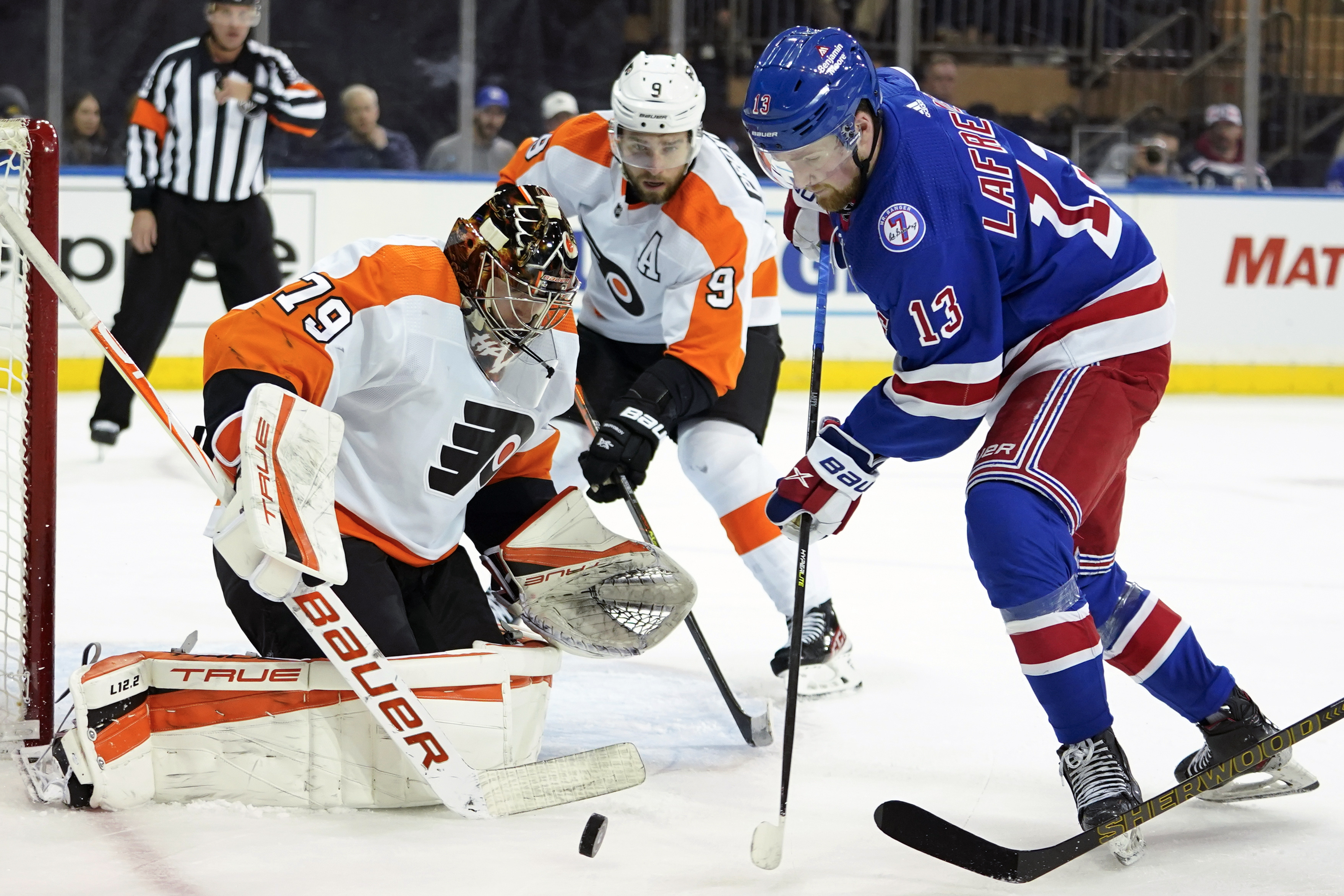 Rangers top Flyers for 4th straight win