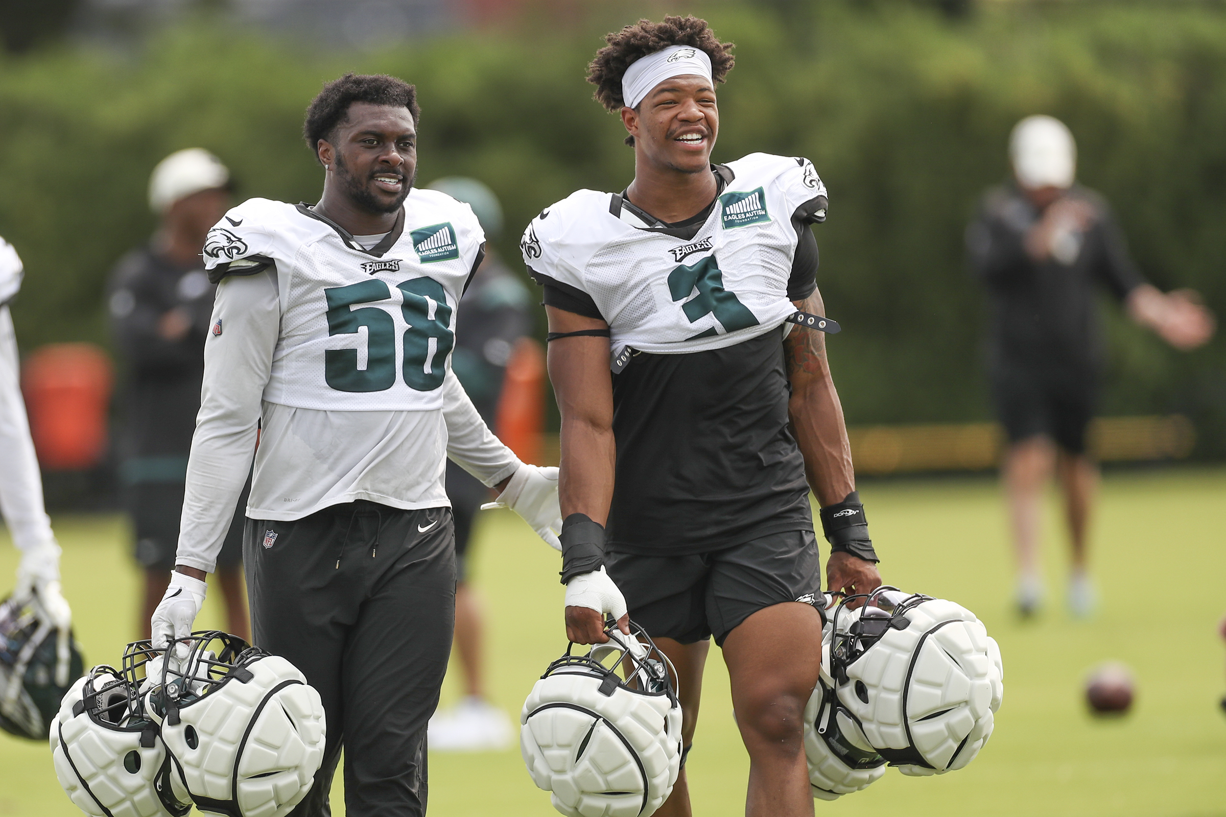 Philadelphia Eagles Training Camp News LIVE: DeVonta Smith Extension? Eagles  Looking For A LB? 