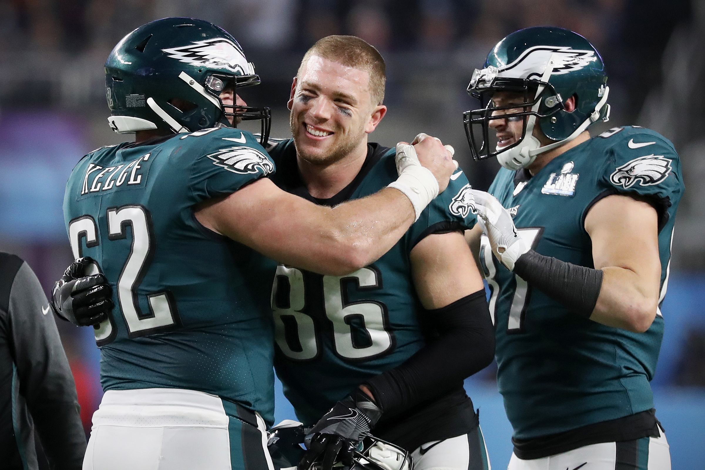 Ertz wearing an Eagles bracelet in a Cardinals uniform : r/eagles