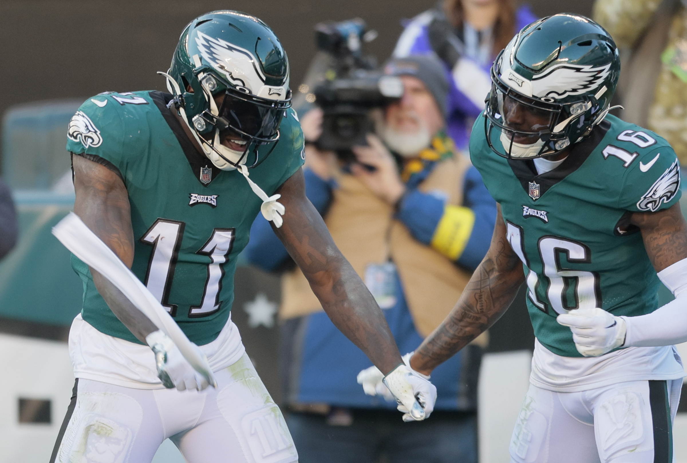 Eagles' A.J. Brown outperforms entire Titans receiving corp in 2-TD revenge  win vs. former team