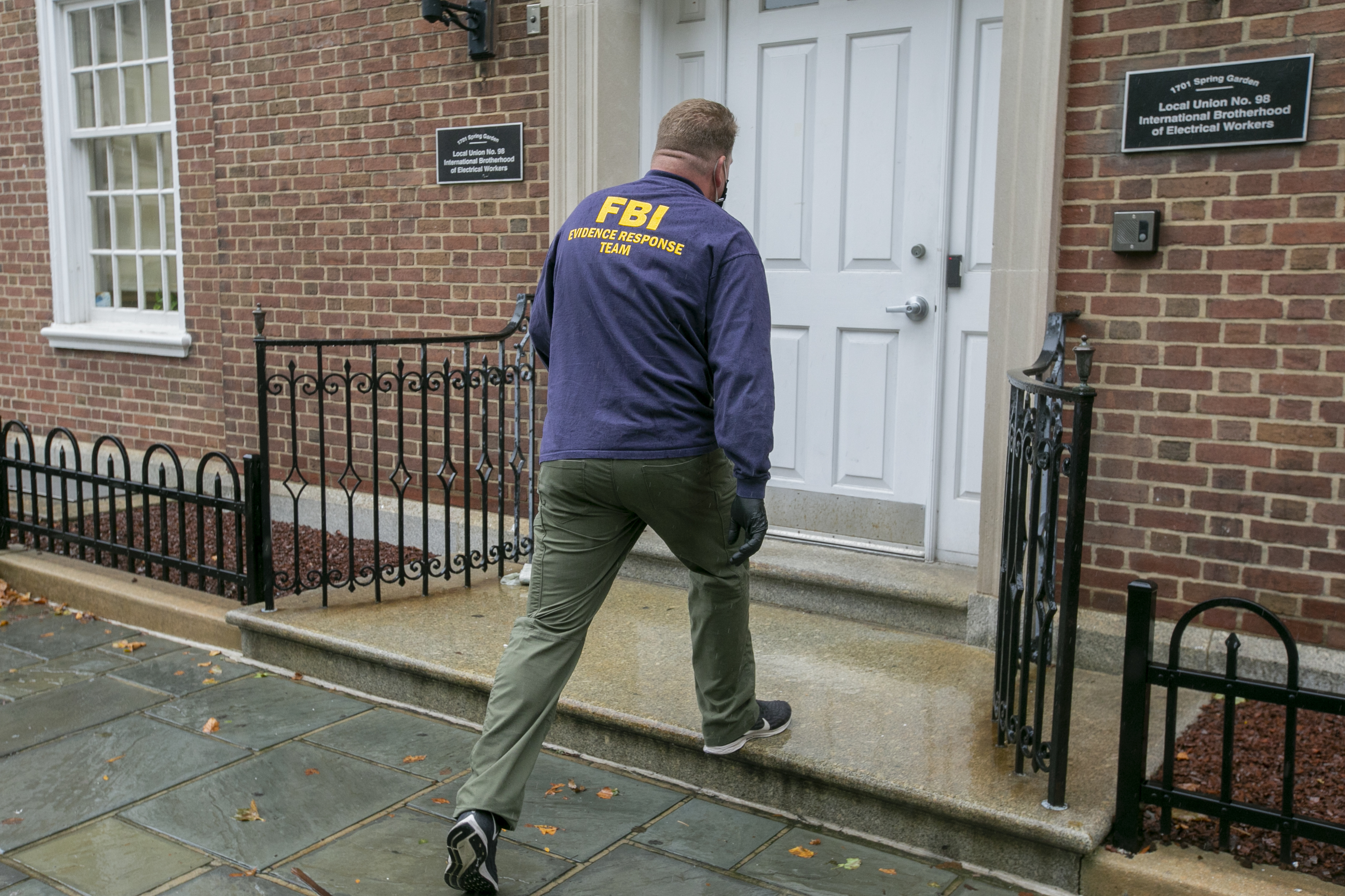 FBI agents raid IBEW Local 98 Philadelphia offices