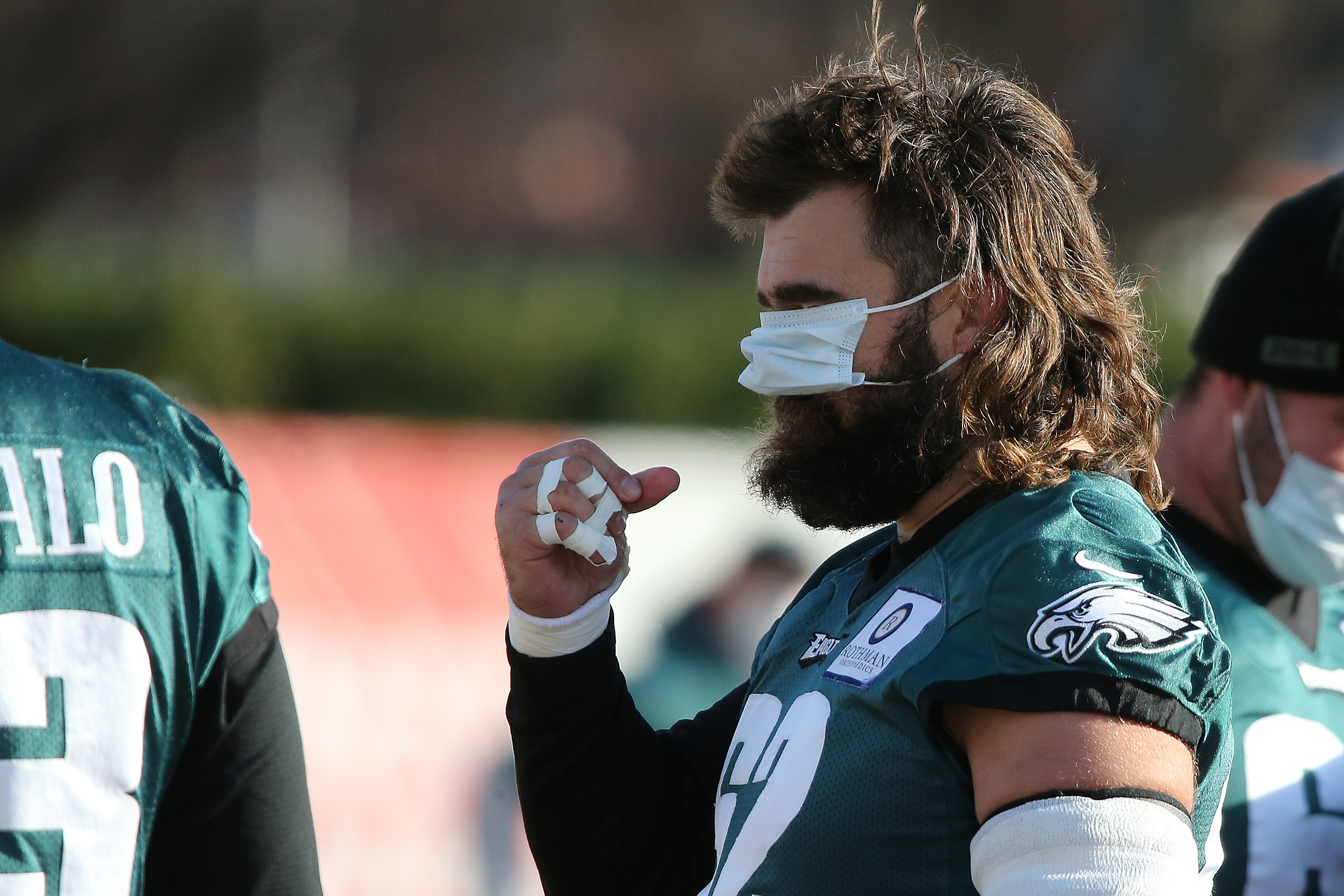 Les Bowen on X: Jason Kelce did a jersey exchange