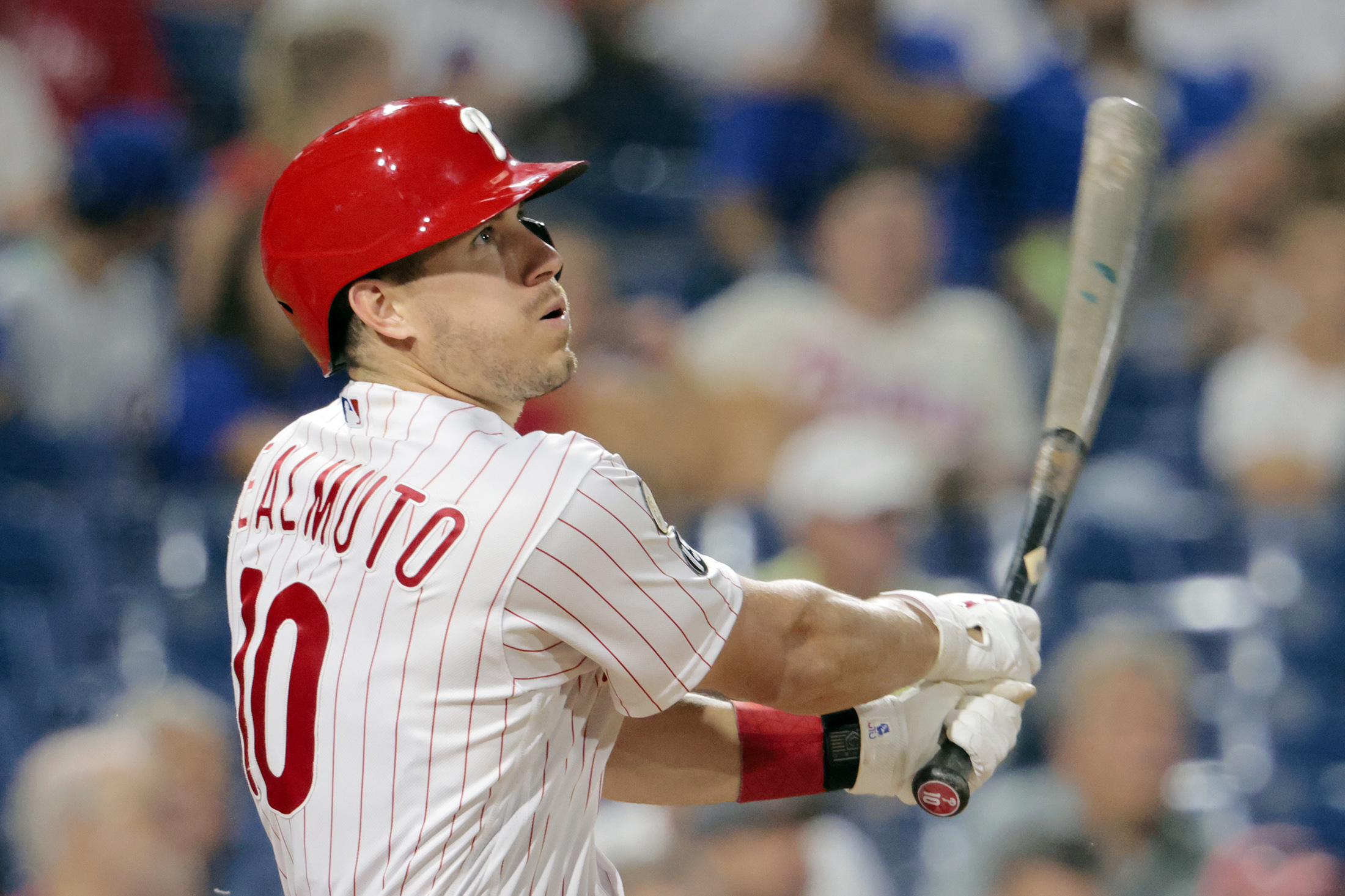 Phillies hope injection will make J.T. Realmuto's shoulder