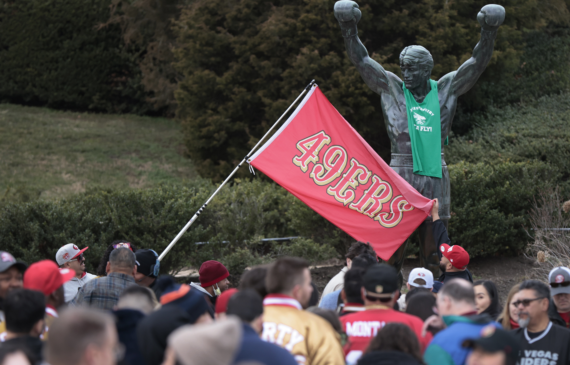 49ers fans and #Eagles fans are battling over the #Rocky statue rn 