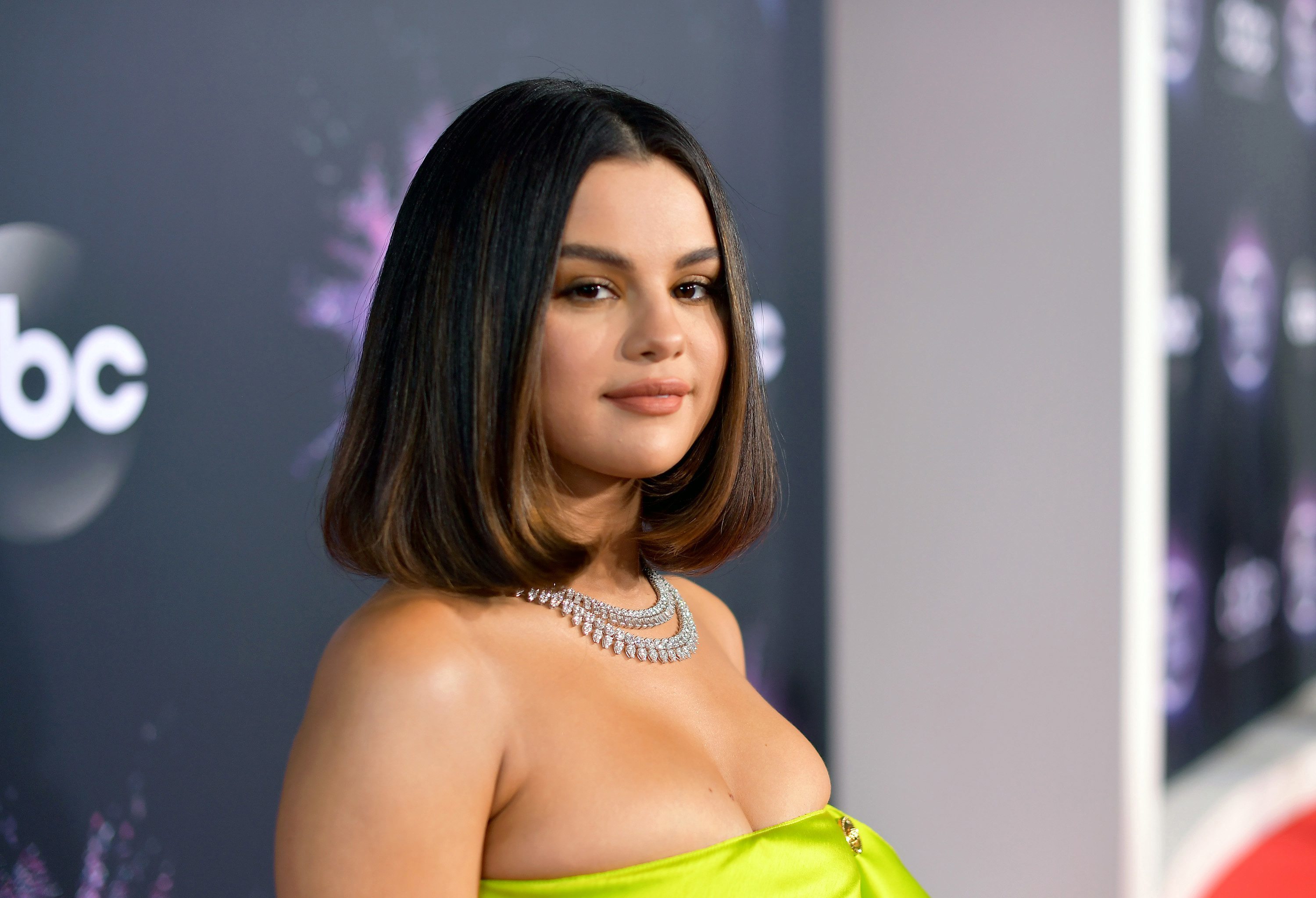 Selena Gomez Splurged Her First Big Paycheck On This Louis Vuitton Product  & It'll A Bang On Product If You're An Entrepreneur!