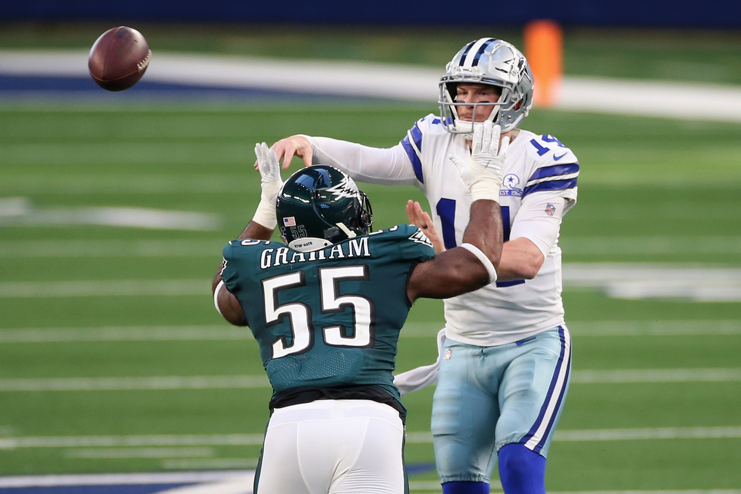 Halftime Report: Eagles lead the Cowboys 20-17 on Christmas Eve ✭ Inside  The Star