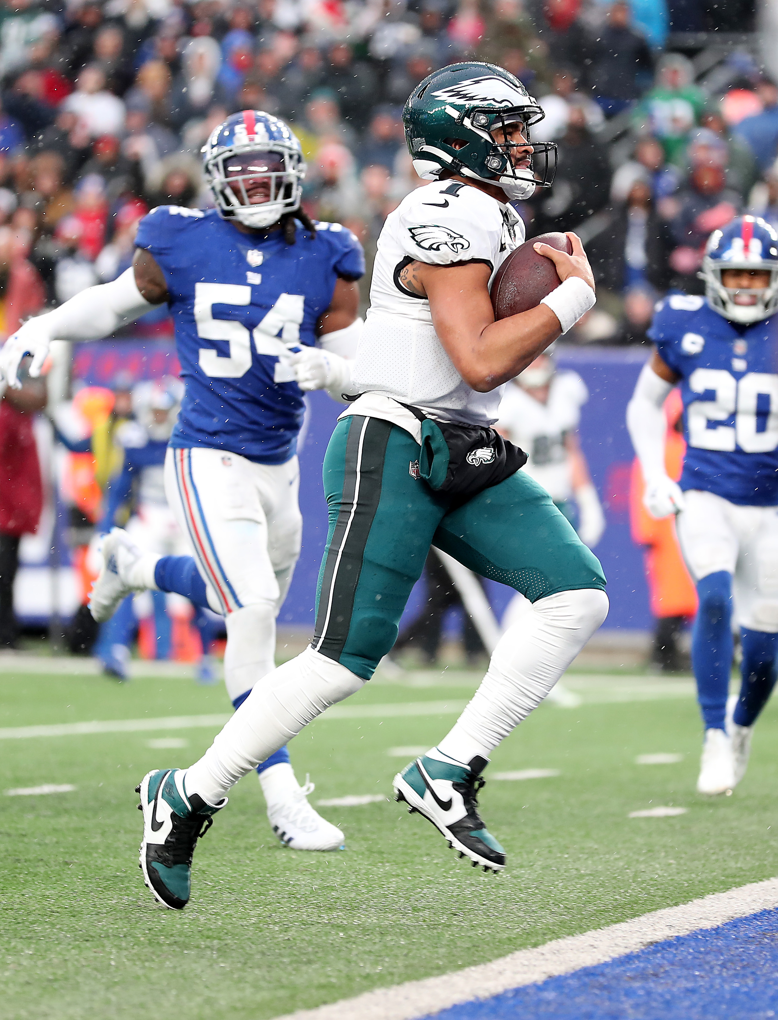 Nice Kicks on X: Eagles QB @JalenHurts is wearing “Concord” Jordan 11  cleats against the Packers 