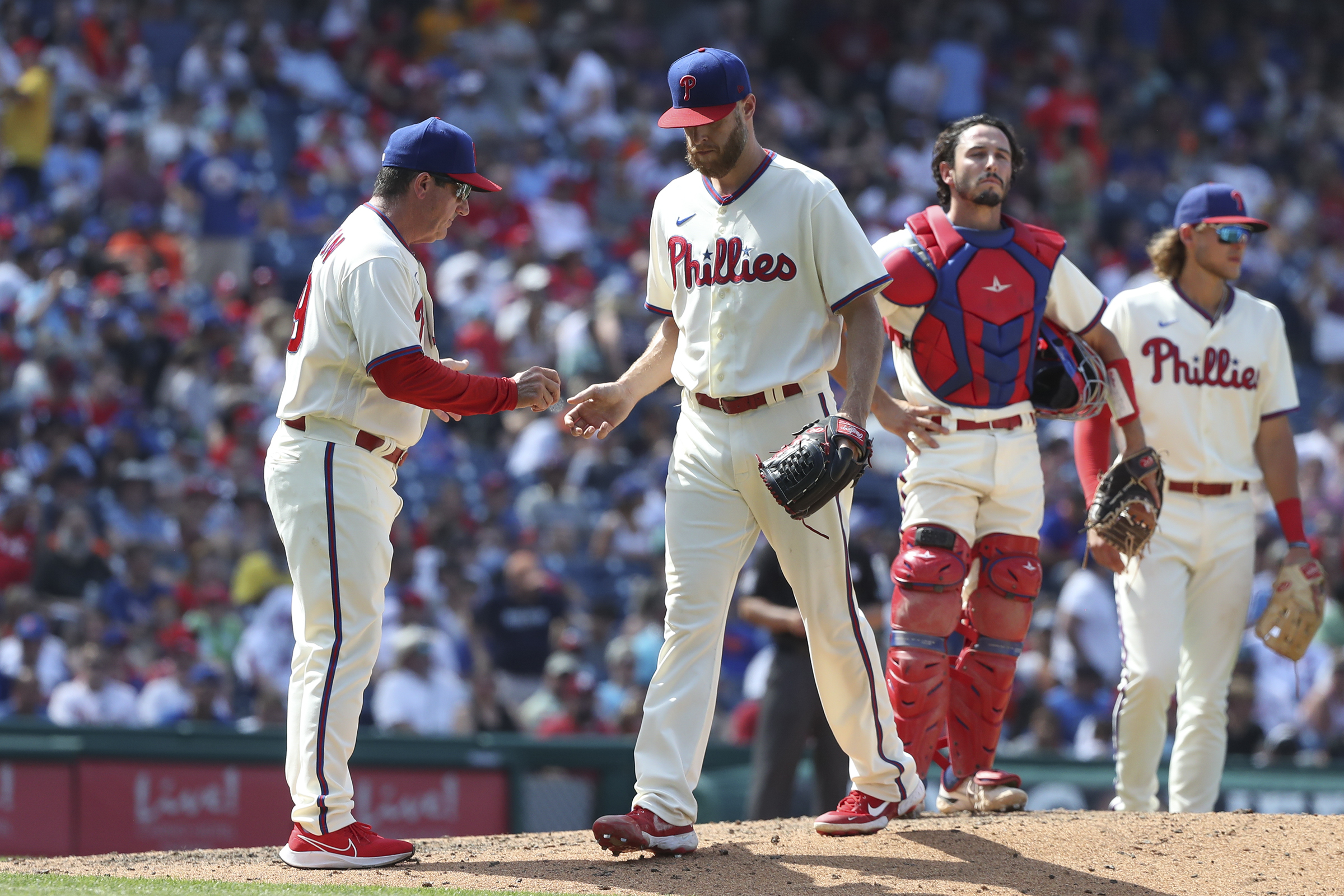 WholeHogSports - Phillies finalize Lee deal