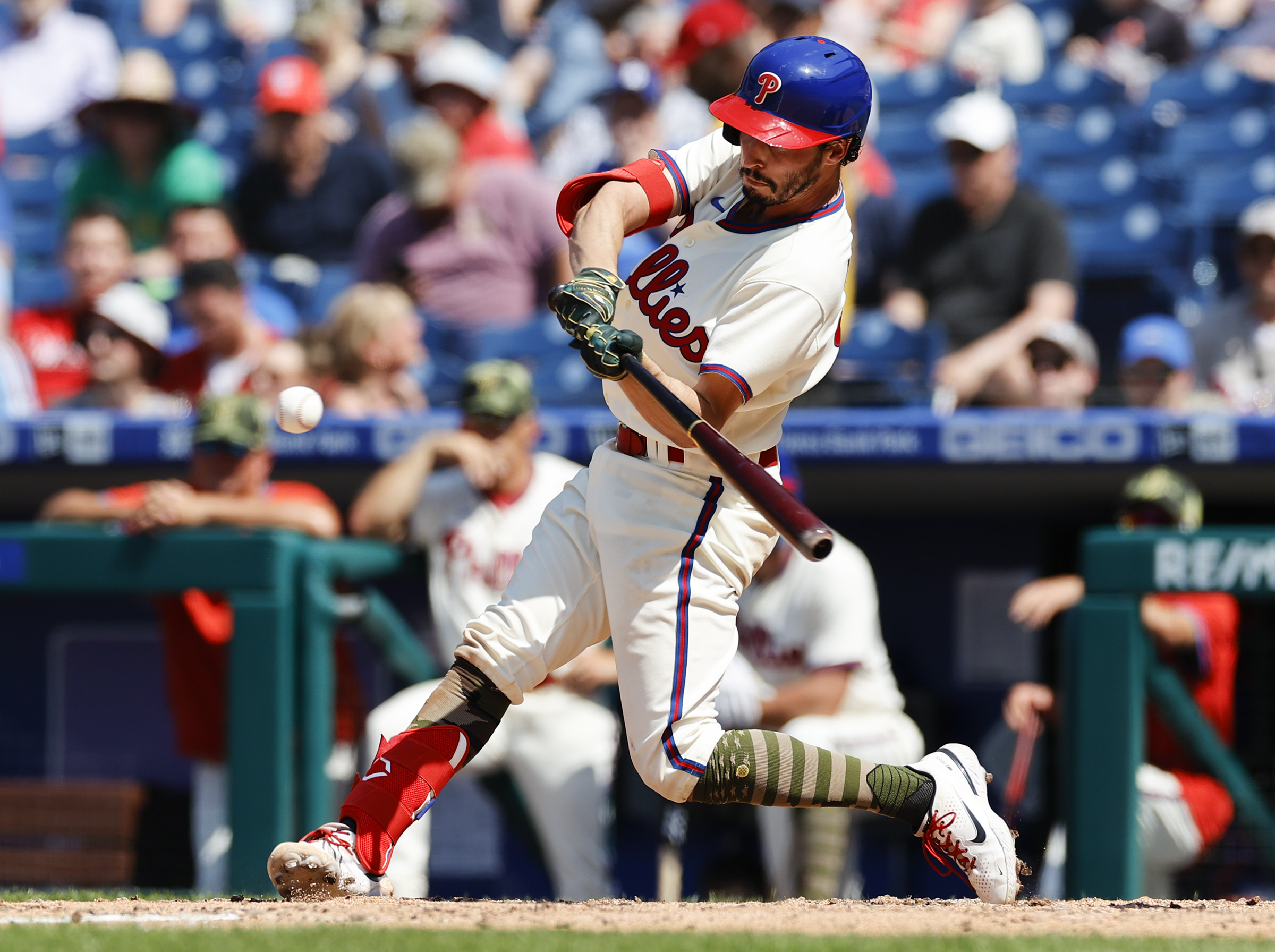 Phillies take advantage of Max Muncy error for 10th inning win – The  Morning Call