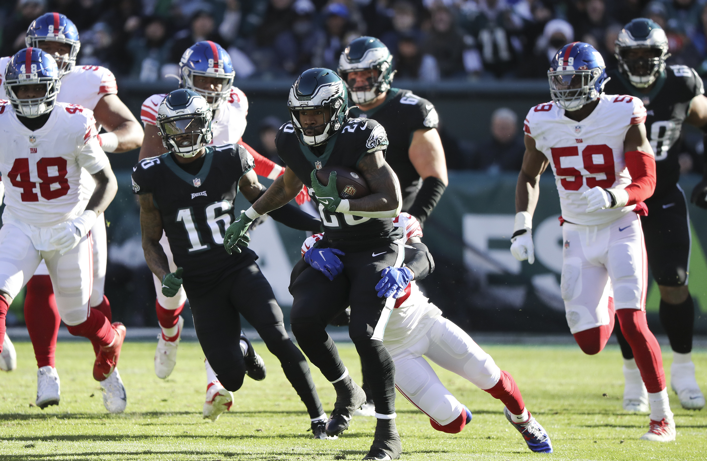 10 standouts from Eagles' 34-10 win over the Giants in Week 16