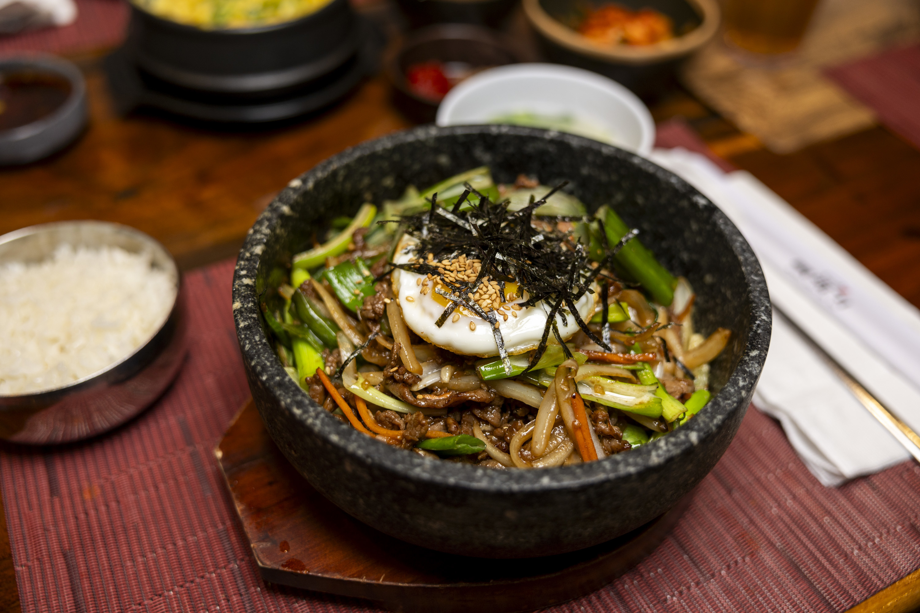 불고기 돌솥 비빔밥 Bulgogi Dolsot Bibimbap (Craig LaBan / Inquirer)