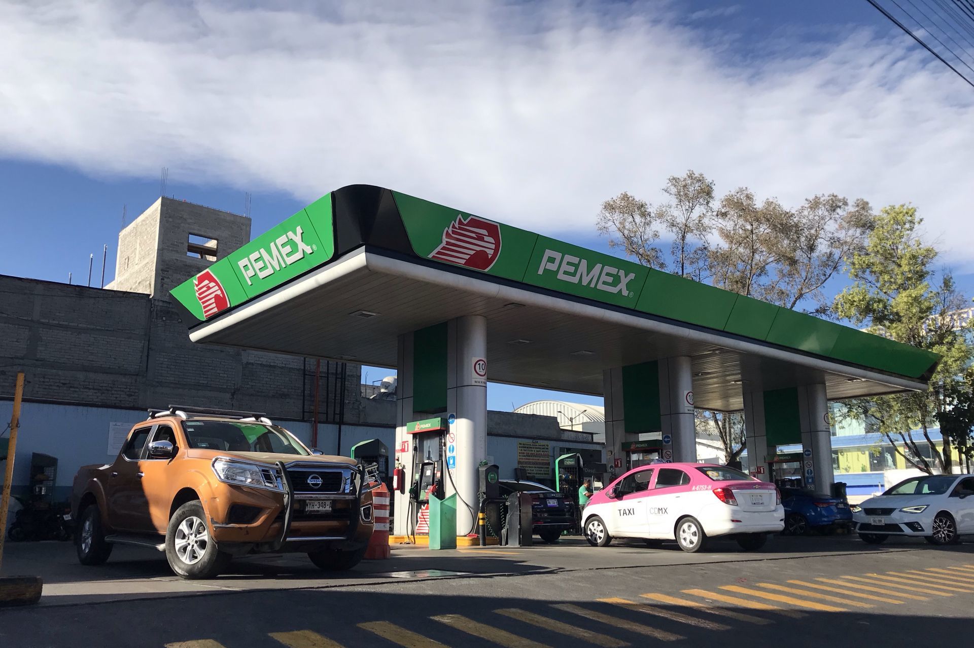 El gobierno de AMLO prometió bajar el precio de la gasolina a 10 pesos