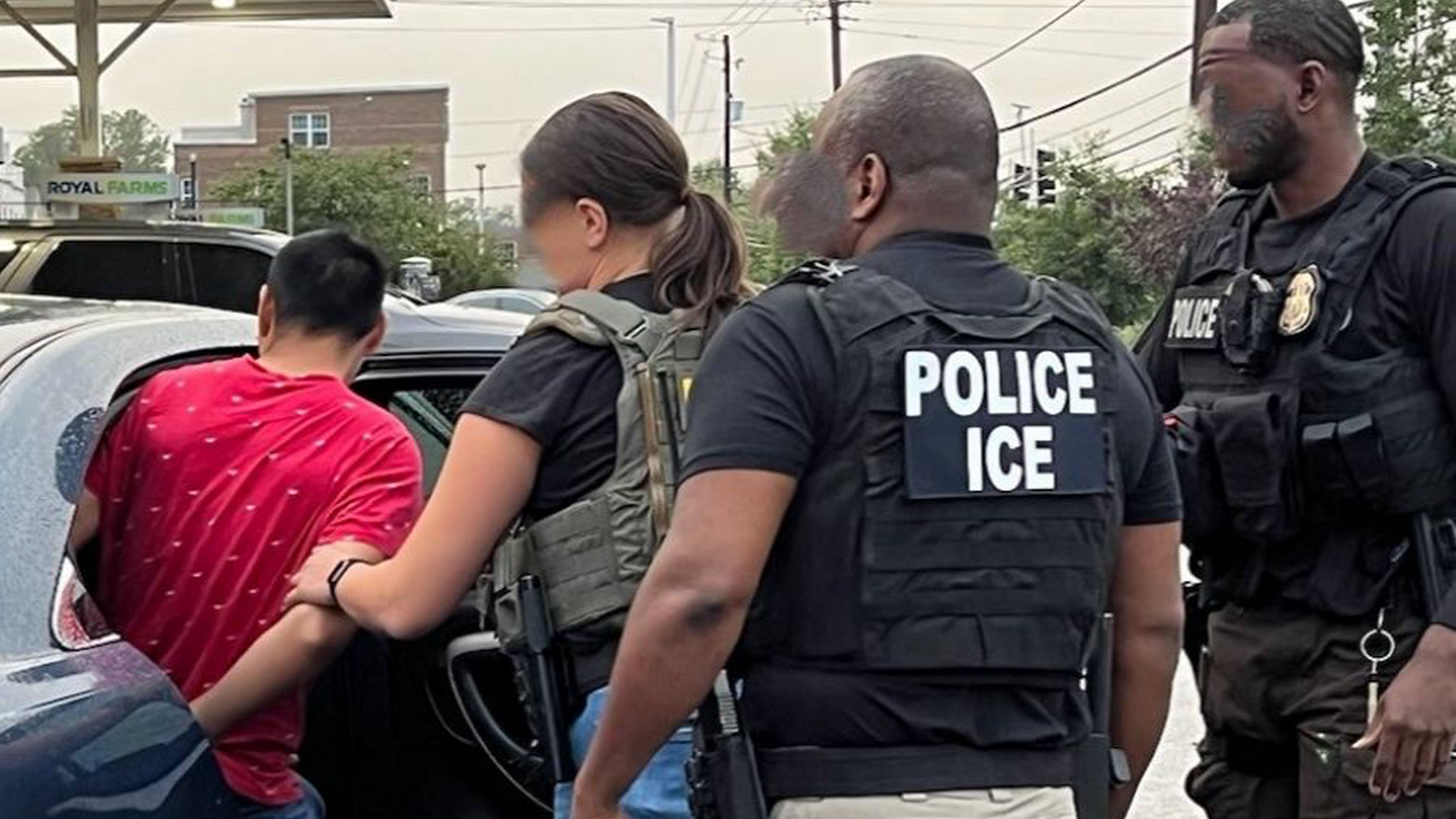 El ICE ha dado a conocer el número de detenciones y arrestos de migrantes al intensificar sus redadas