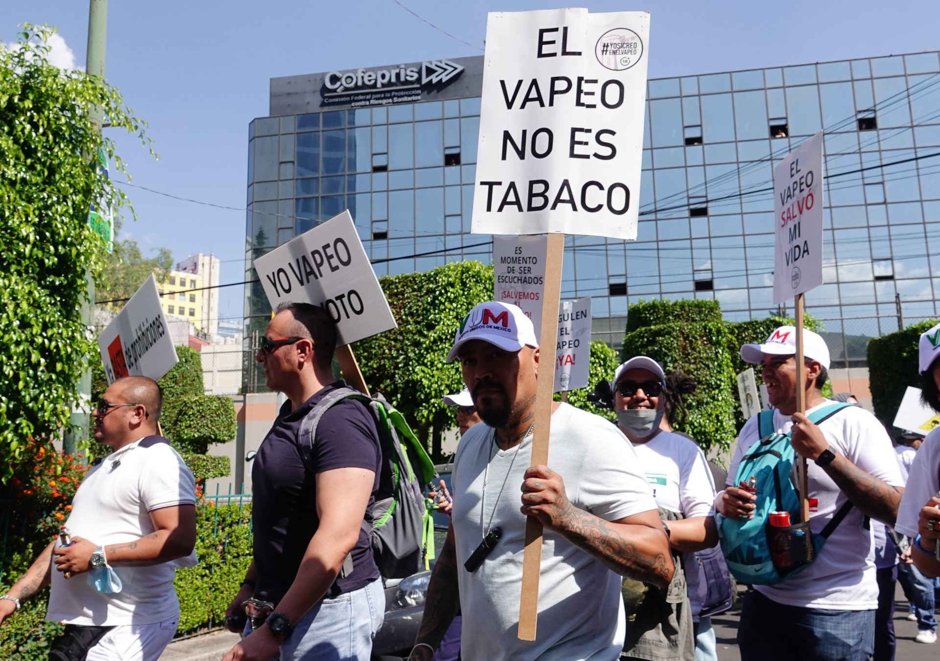 Manifestación en contra de la prohibición de vapeadores en México.