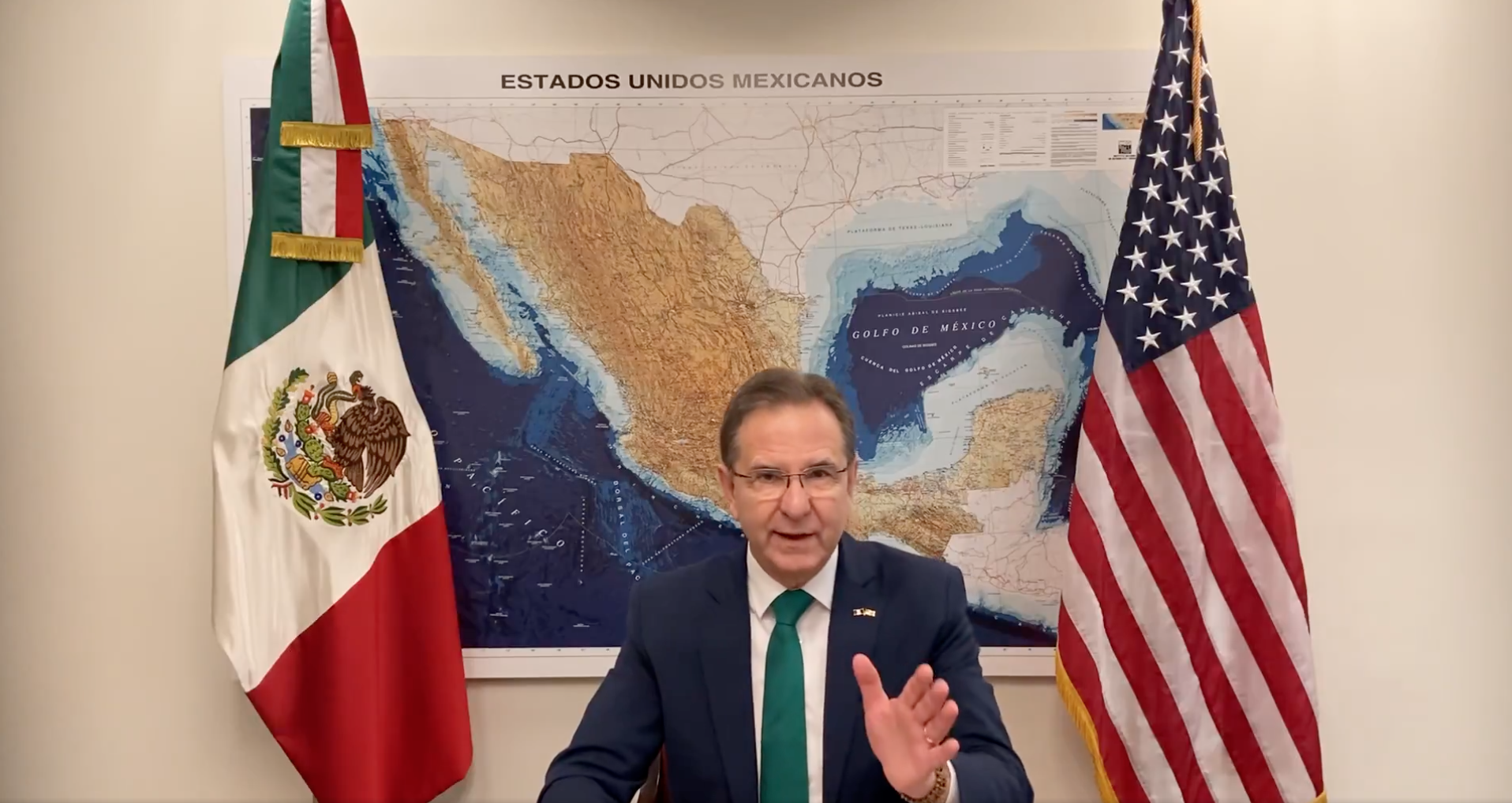 Esteban Moctezuma anunció que permanecerá en la embajada de México en EUA hasta que Sheinbaum lo decida.