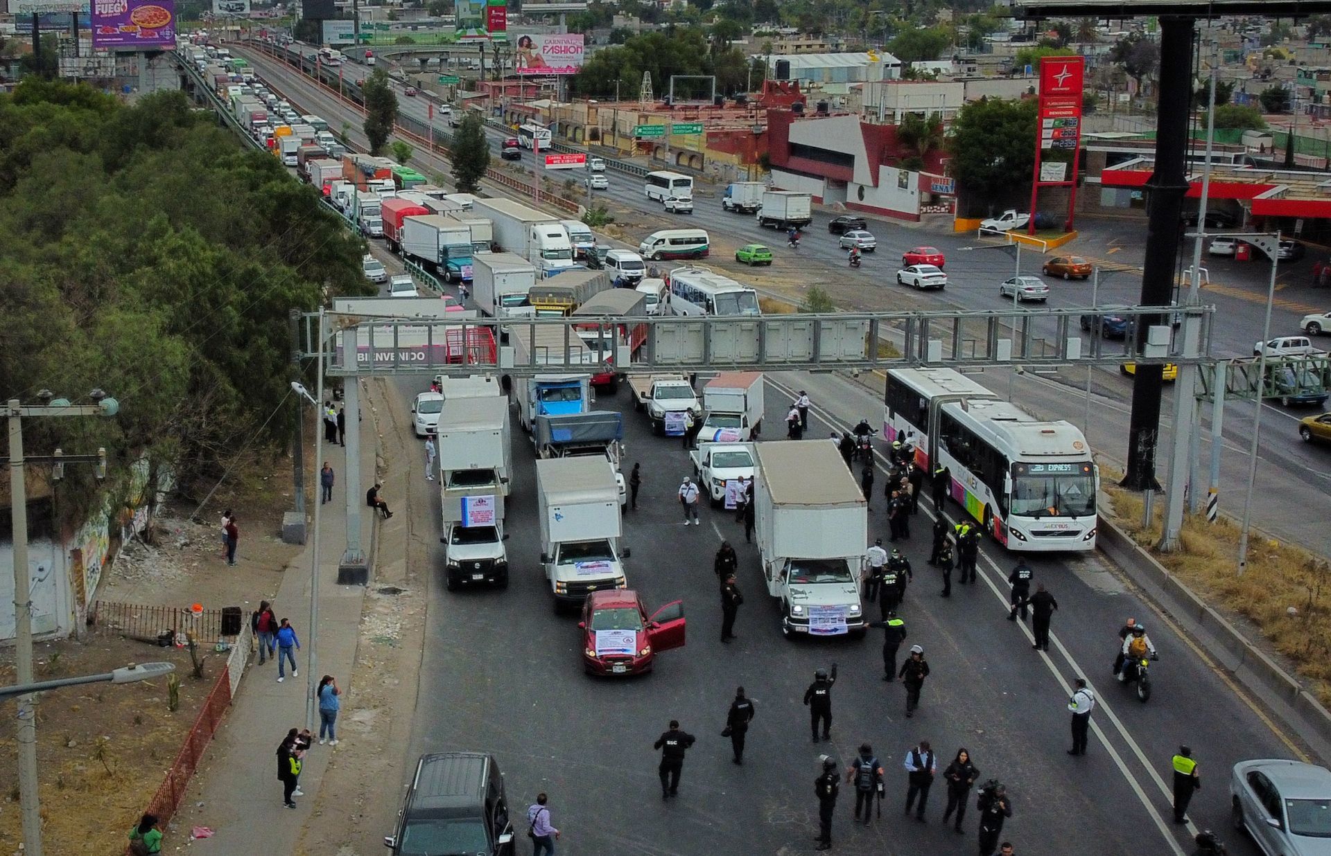 Transportistas de "Rutas Hermanas" marcharán hacia el Zócalo por inseguridad y violencia.