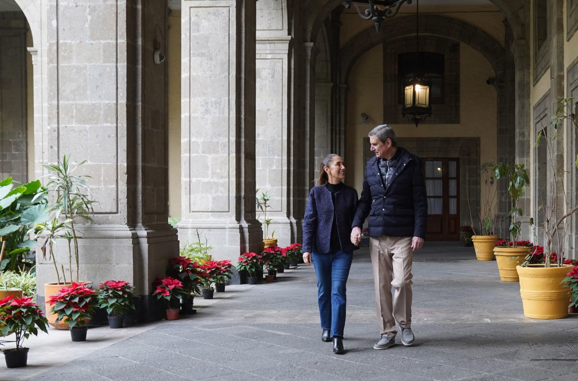 Claudia Sheinbaum, presidenta de México, en compañía de su esposo Jesús María Tarriba.