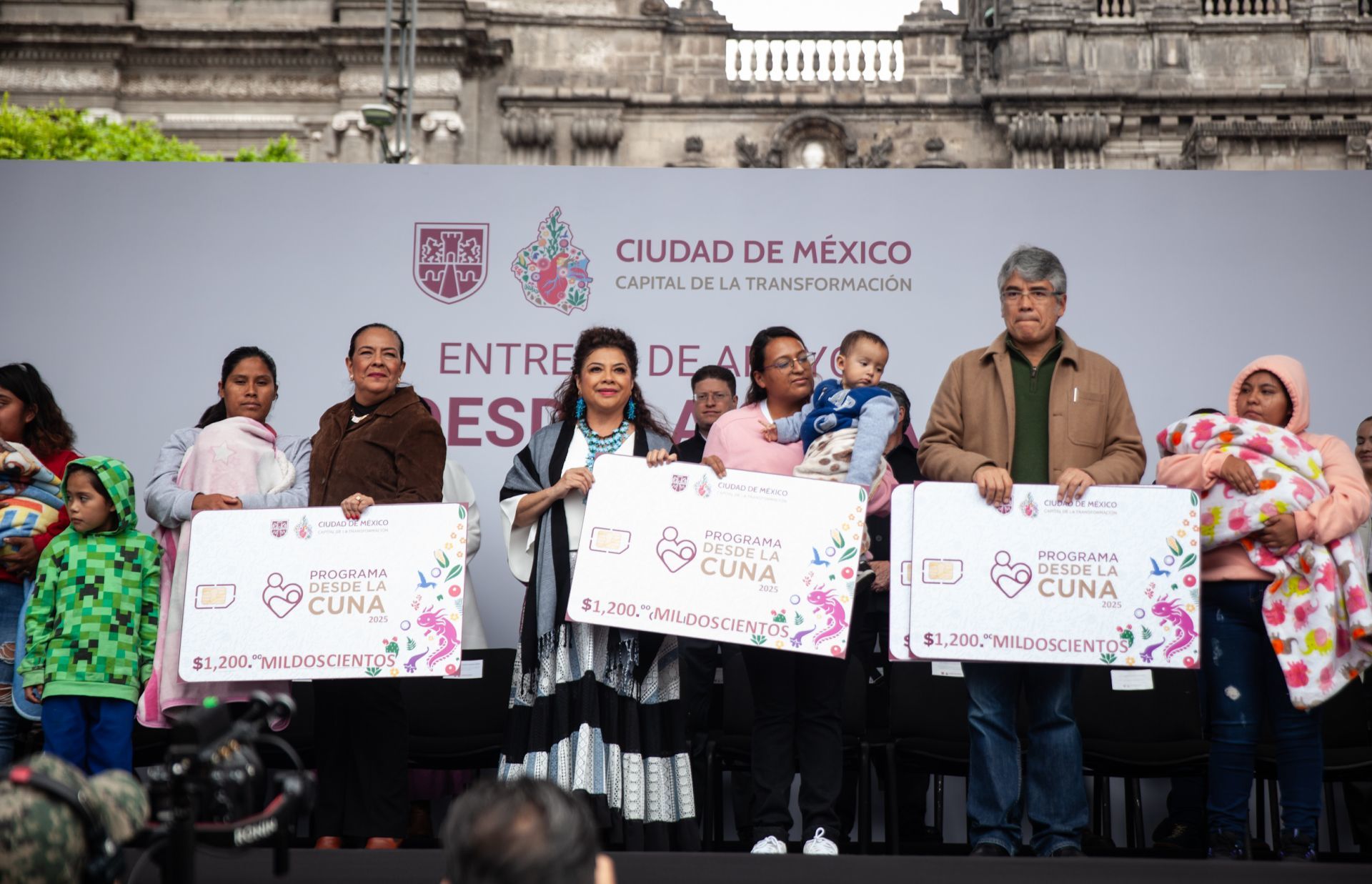 Clara Brugada, Jefa de Gobierno en la entrega del Programa social "Desde la Cuna".