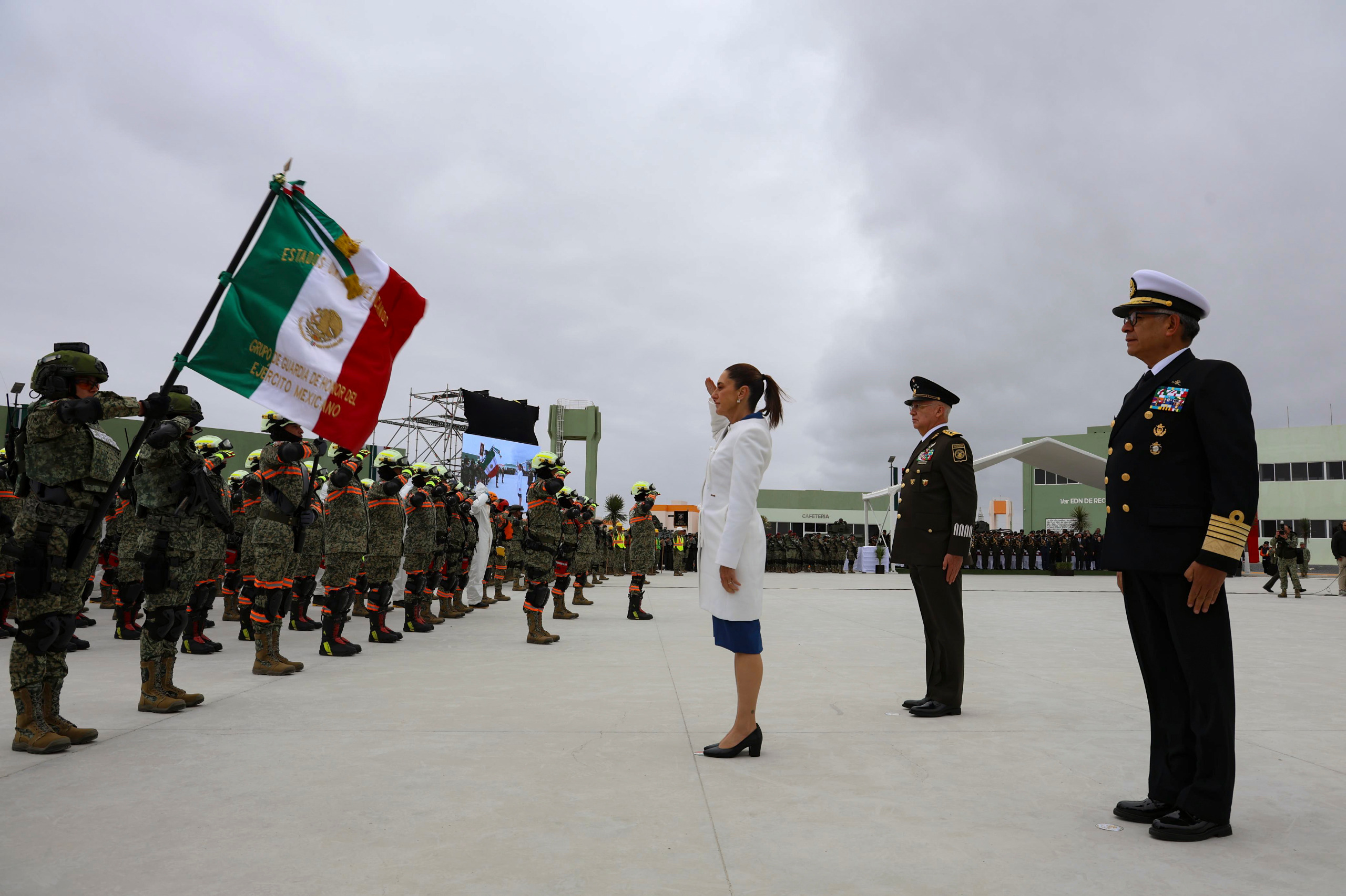 Claudia Sheinbaum, presidenta de México,  mandó mensaje a Trump ante Fuerzas Armadas