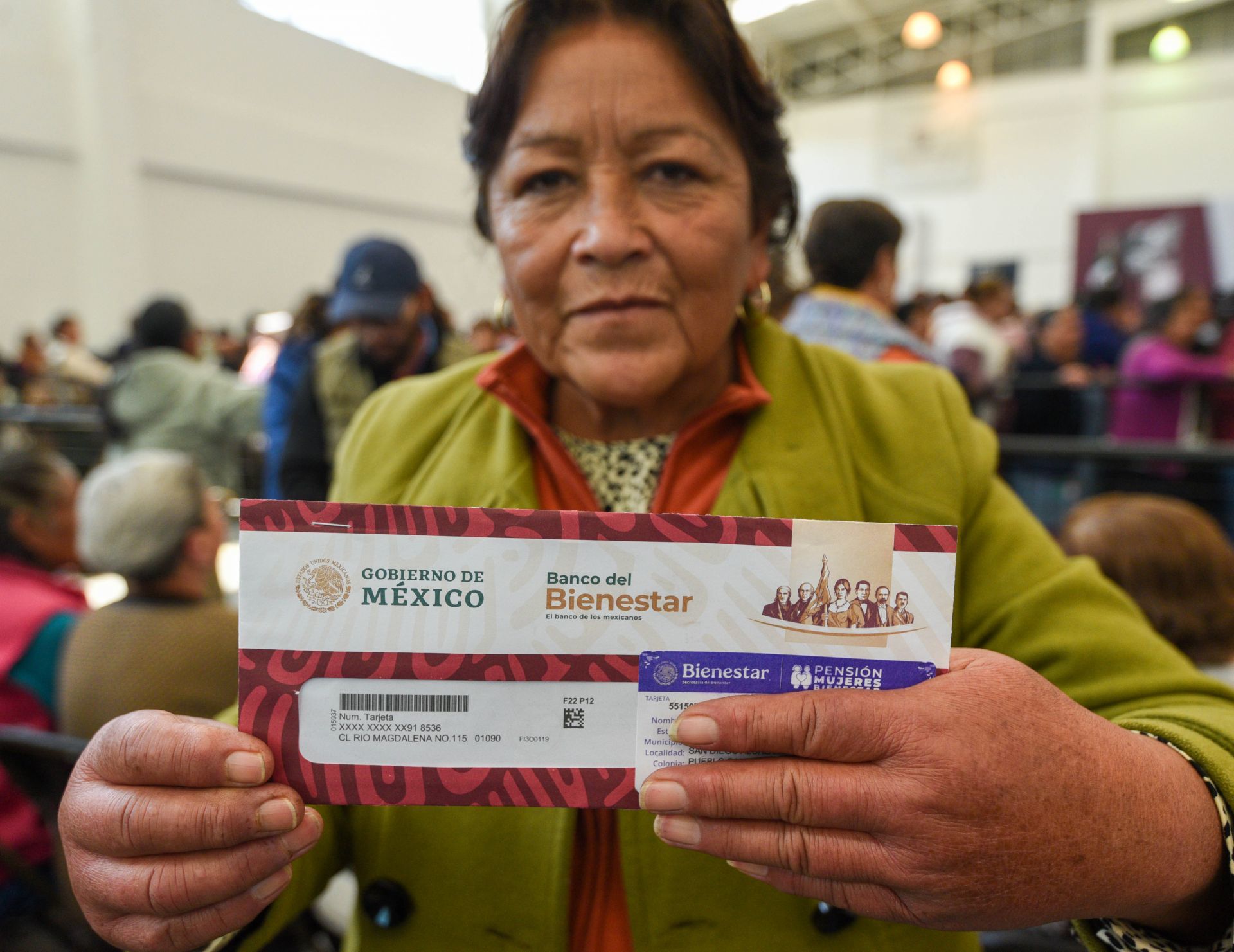 Entrega de tarjetas del Bienestar.