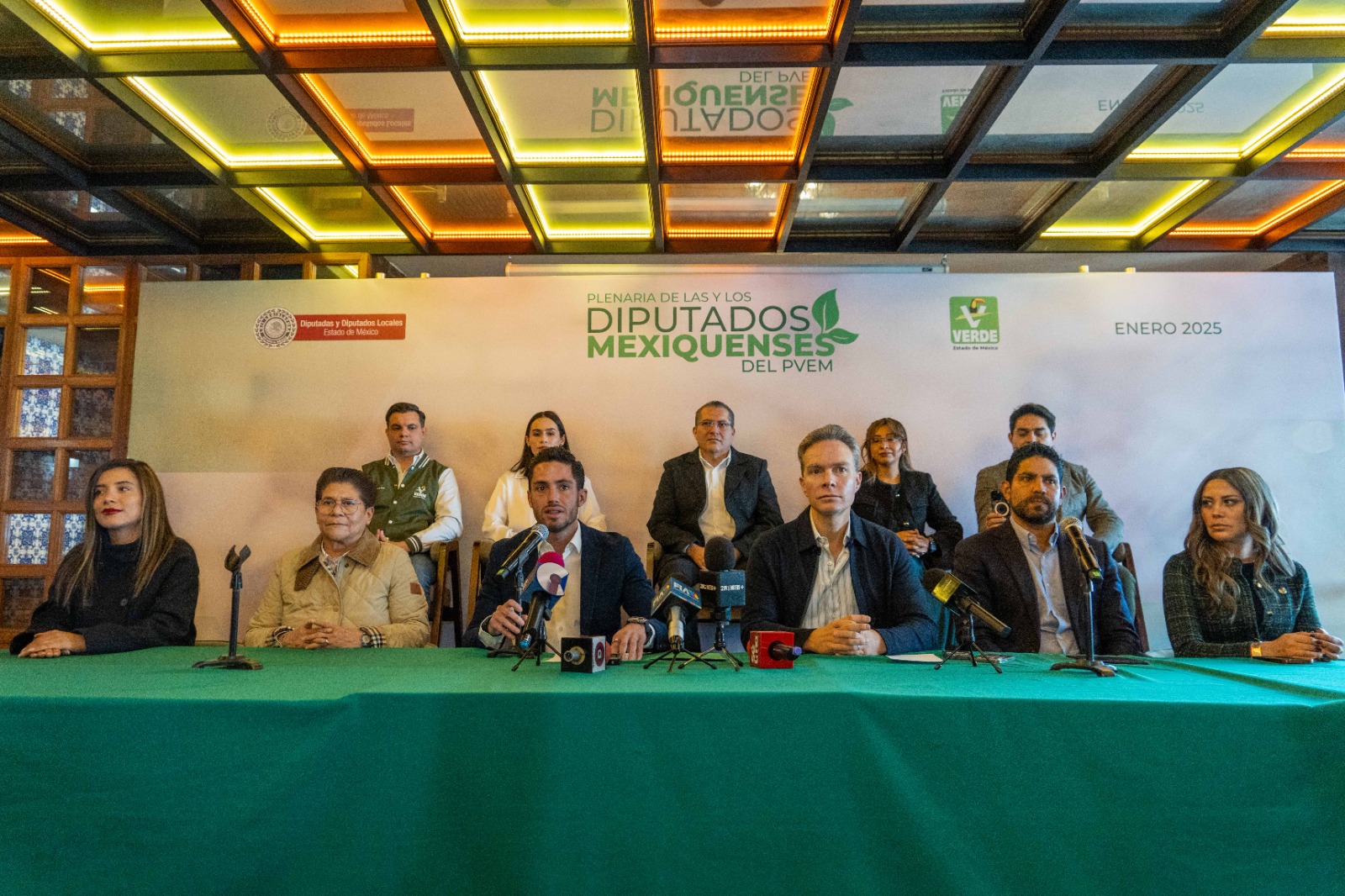 Dirigentes del Partido Verde en conferencia de Prensa.