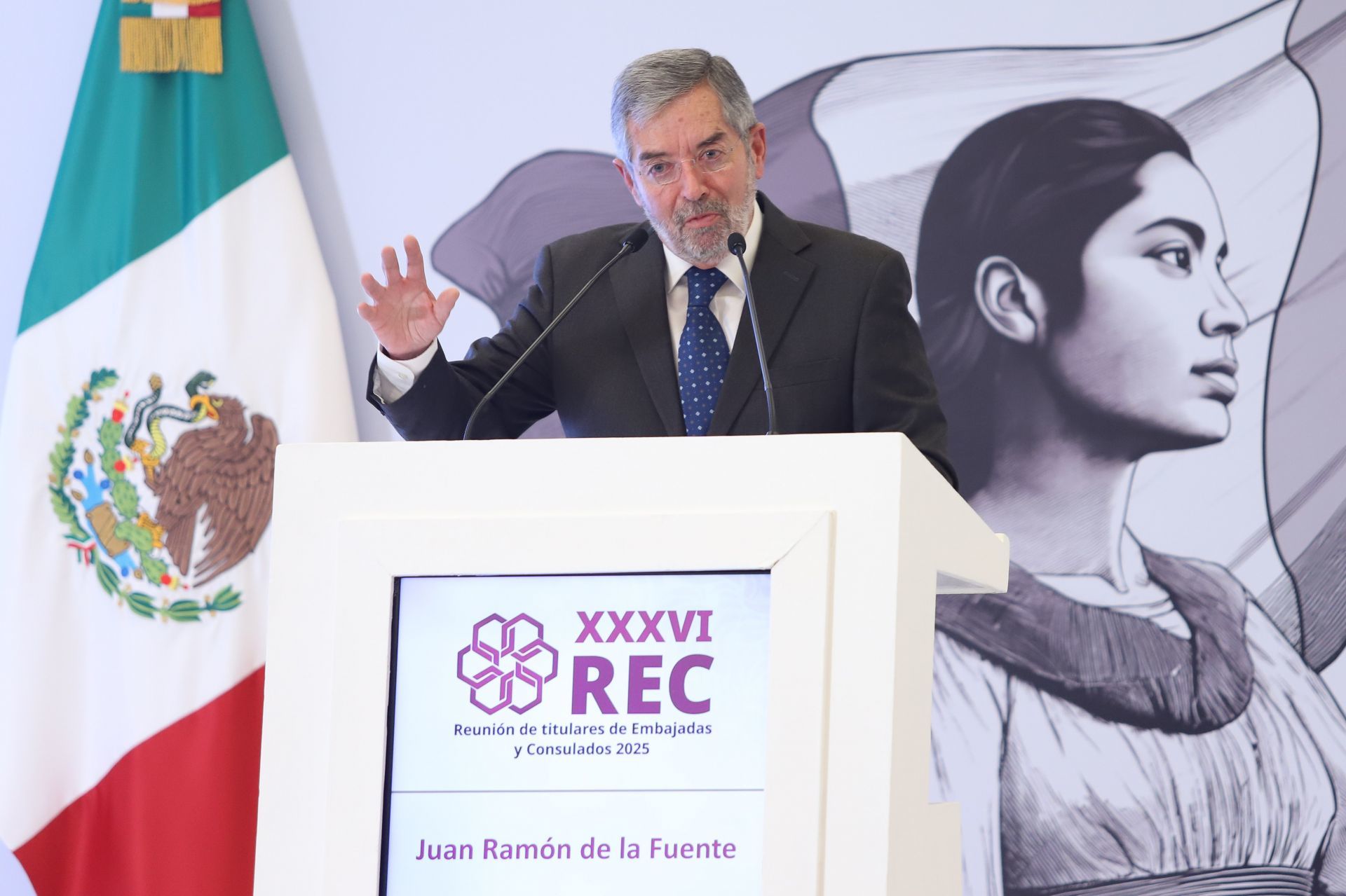 El canciller anunció que los consulados mexicanos en EUA buscarán apoyar legalmente a los connacionales que se vean afectados por la deportaciones masivas ordenadas por Trump.