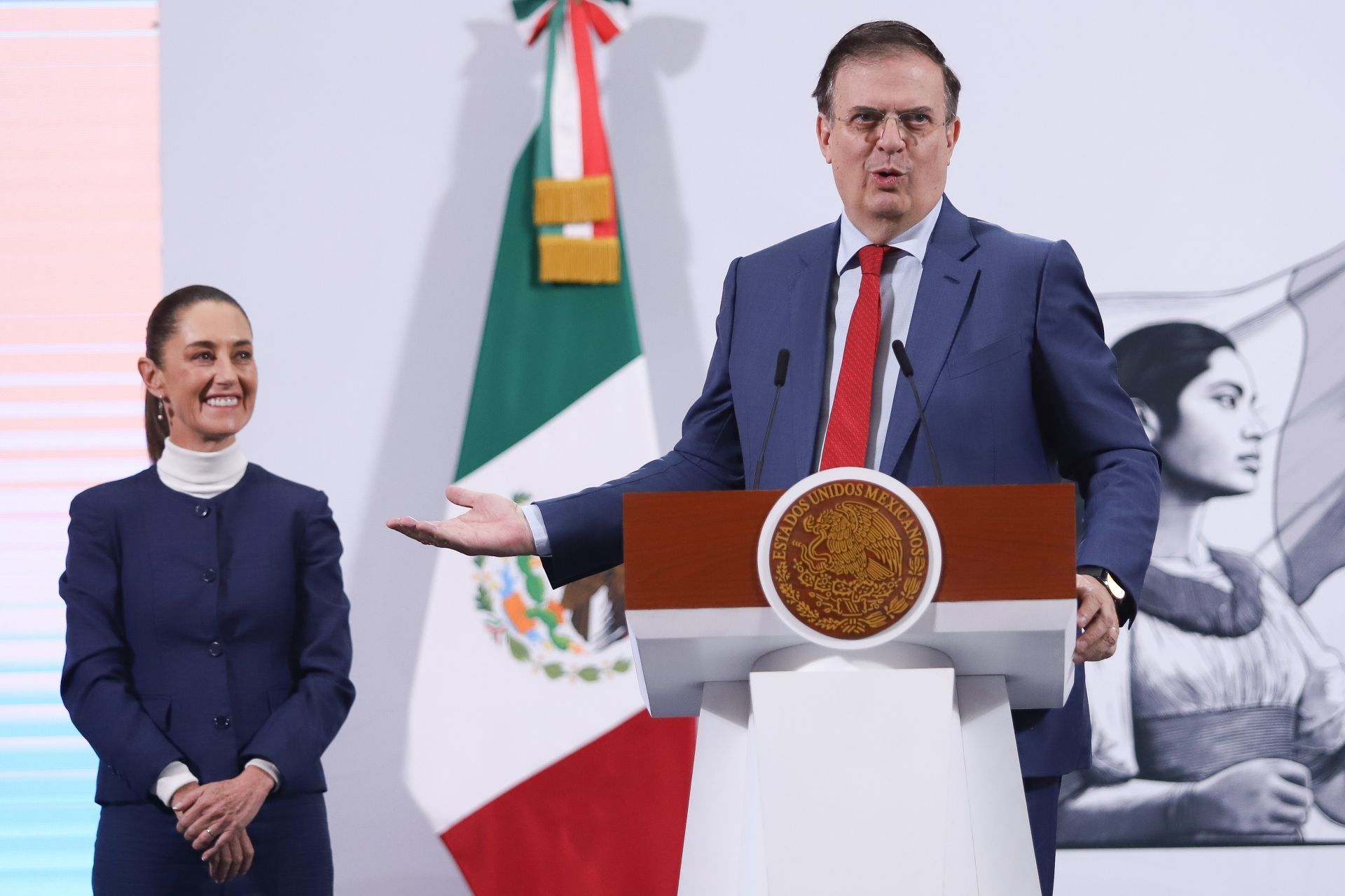 Marcelo Ebrard, secretario de Economía, elogió a la presidenta de México, Claudia Sheinbaum, luego de dialogar con el presidente de Estados Unidos, Donald Trump y lograr poner en pausa la política de aranceles.