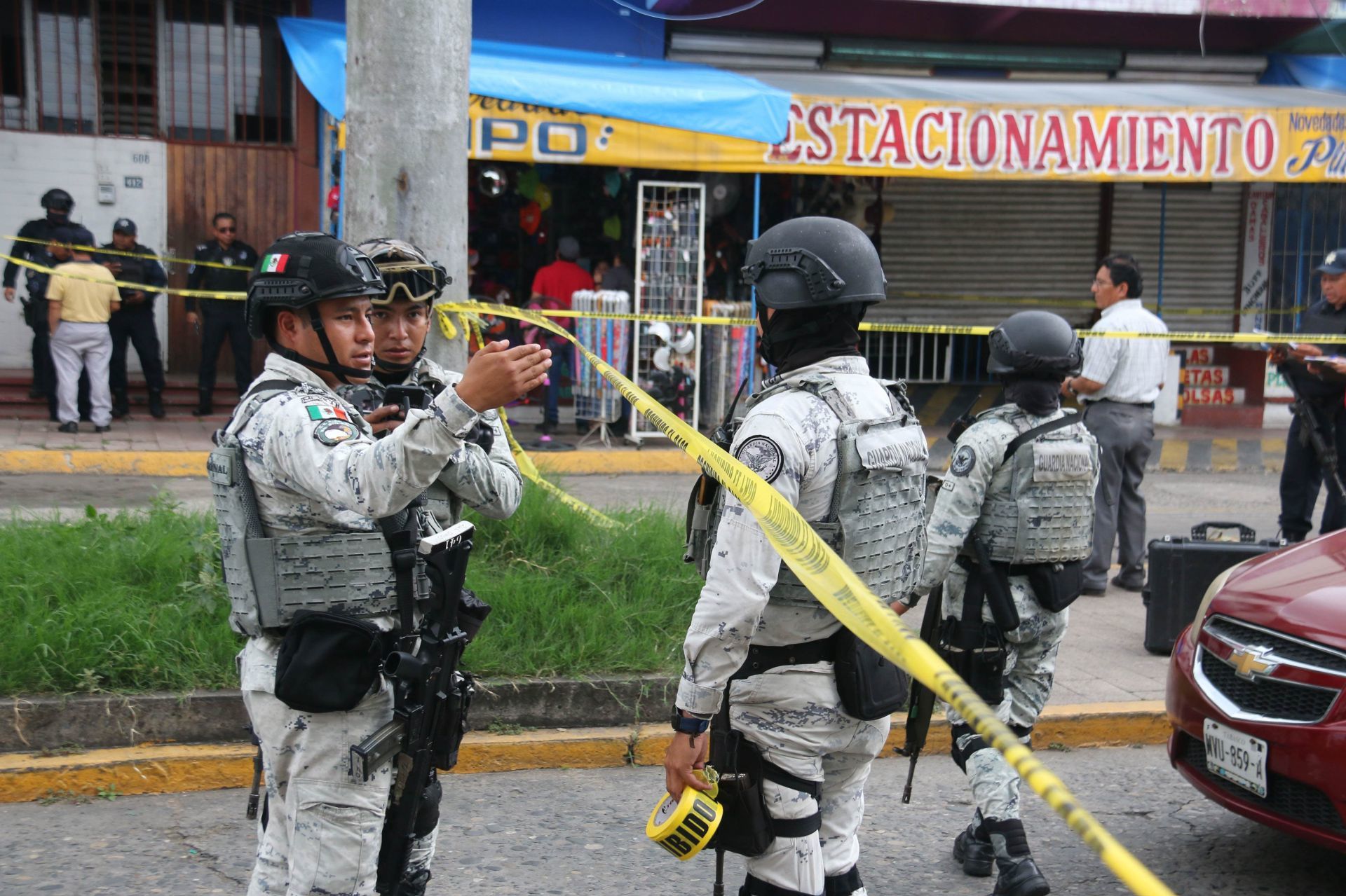 El ataque ocurre a escasos minutos de que el Gobierno de Tabasco anunciara el reforzamiento de calles y avenidas por parte de la Secretaría de Seguridad y Protección Ciudadana a cargo de Omar Harfuch, con 60 radiopatriullas y 150 elementos para apoyar en las tareas de combate al combate al crimen organizad. Elementos de la Guardia Nacional, del Ejército y la policía estatal establecen un perímetro de seguridad.