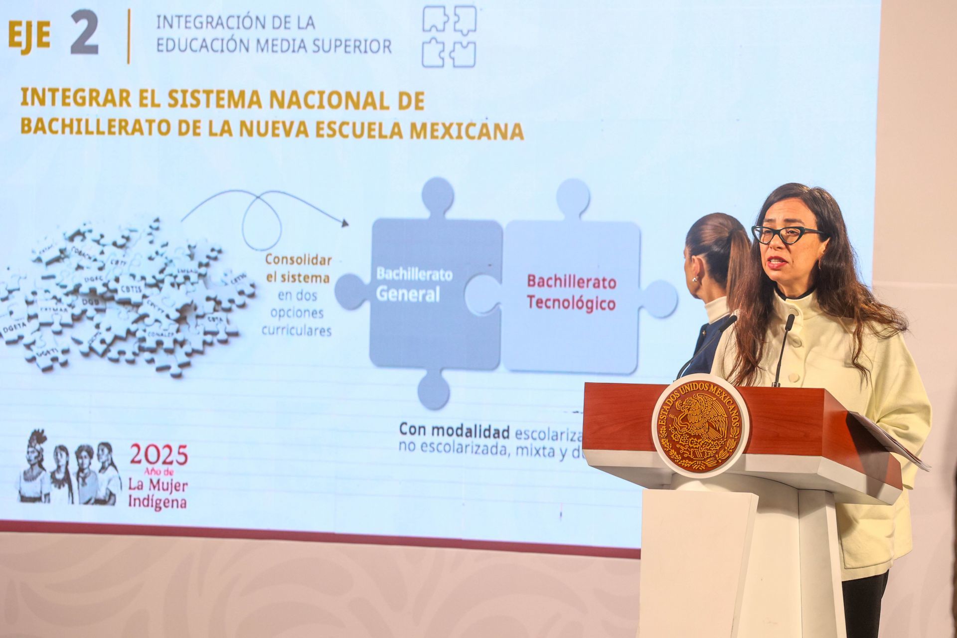 Tania Rodriguez Mora, subsecretaría de Educación Media Superior de la SEP, habló sobre la aplicación de la nueva escuela mexicana en la educación media superior, durante la mañanera del pueblo.