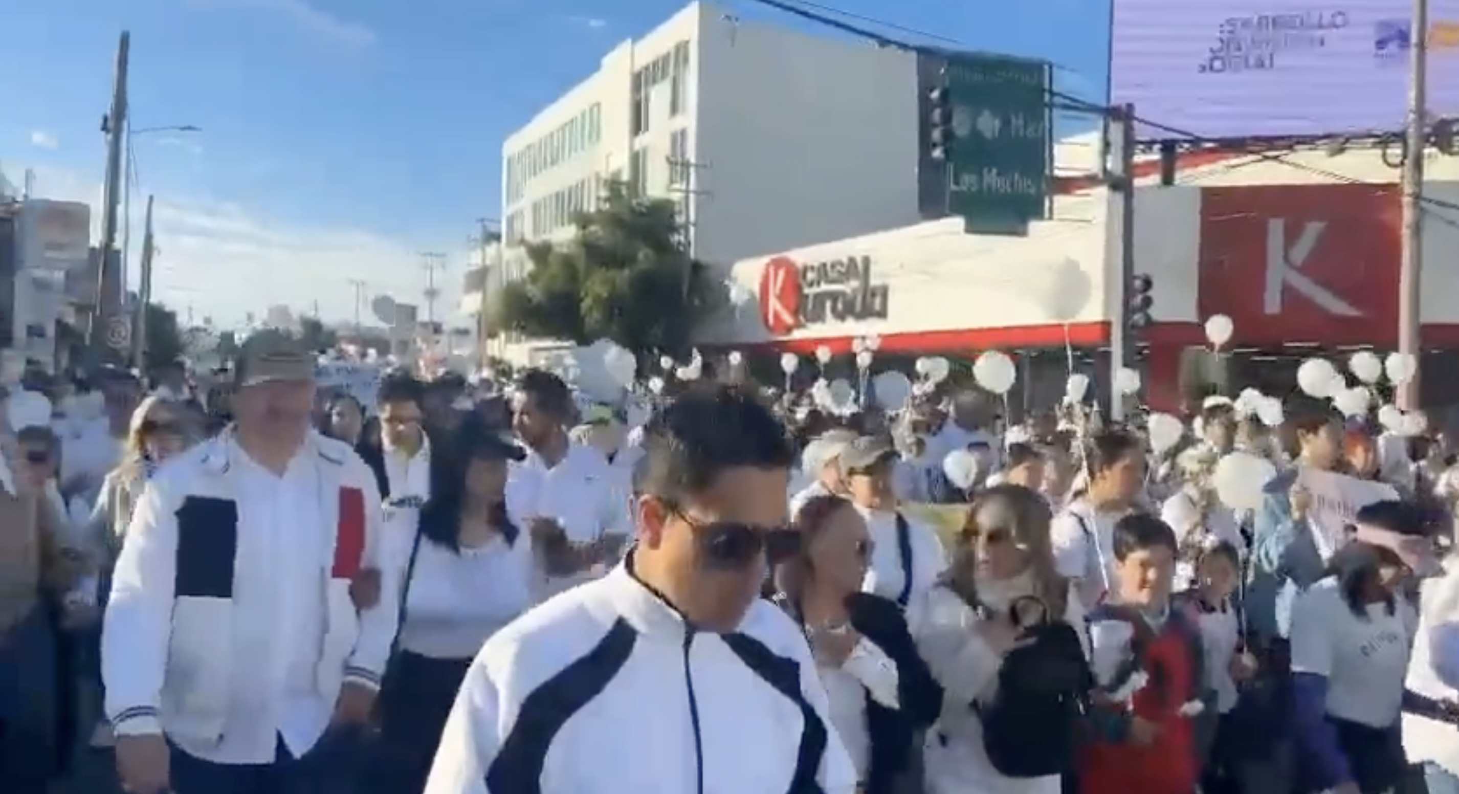 Un grupo de ciudadanos de Culiacán irrumpió en la Casa de Gobierno de Sinaloa como forma de protesta por el asesinato de dos menores de edad.