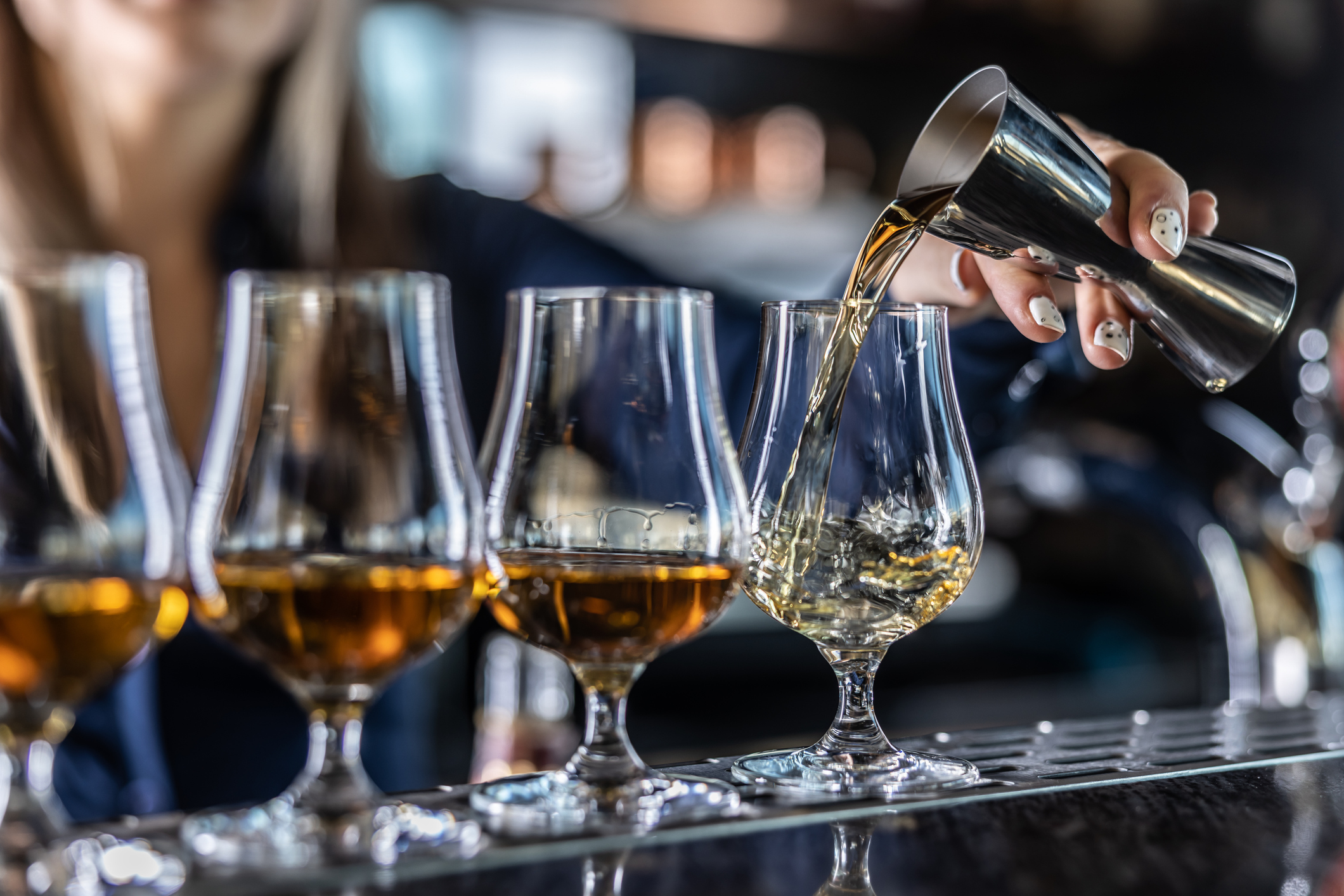 El cambio impulsado por la “Generación Z” a la hora de consumir alcohol que está modificando el mercado chileno