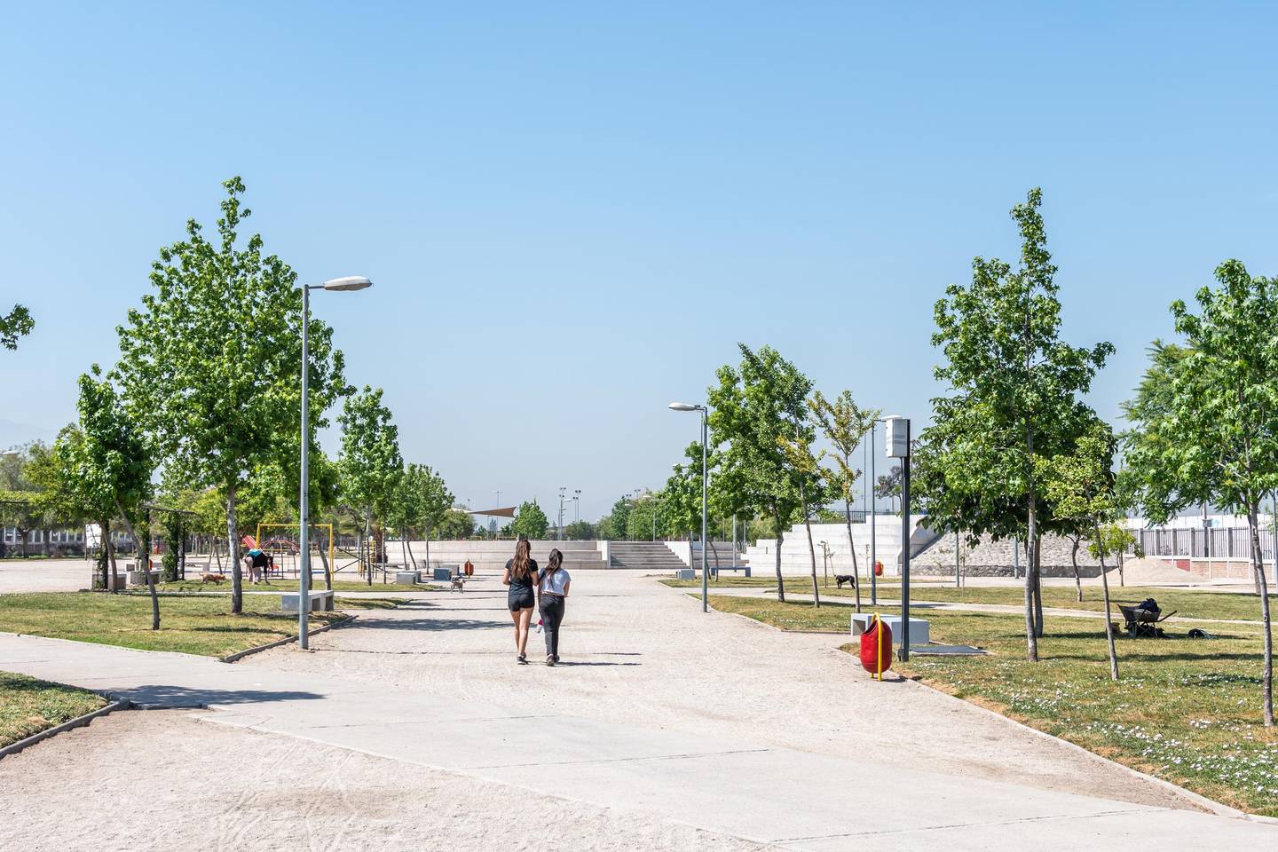 Más de 40 hectáreas y con entrada gratuita: el pulmón verde de Santiago que cambia de color en otoño