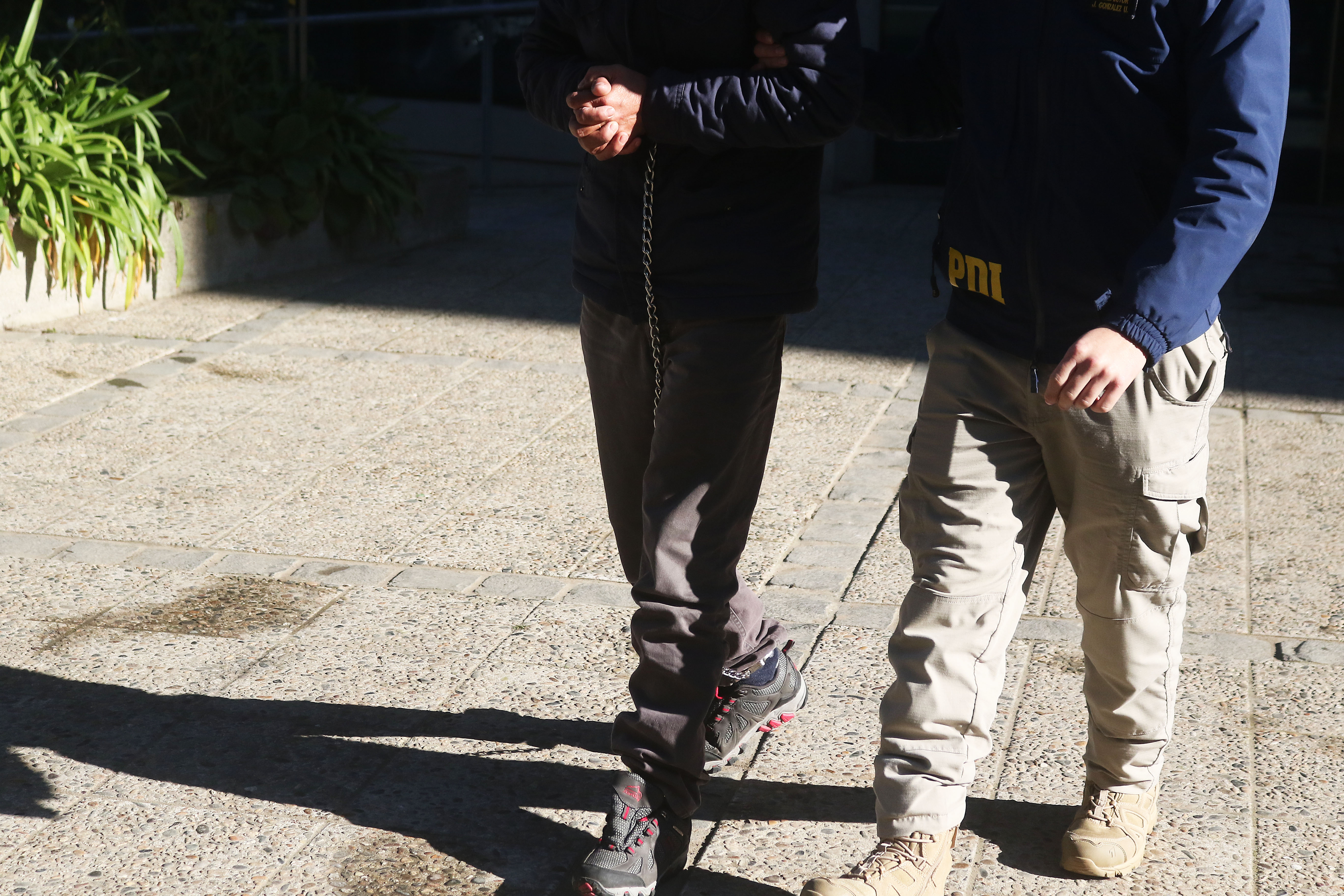 Mujer se defiende con una tijera durante ataque de su pareja en Chonchi: investigan presunto femicidio frustrado