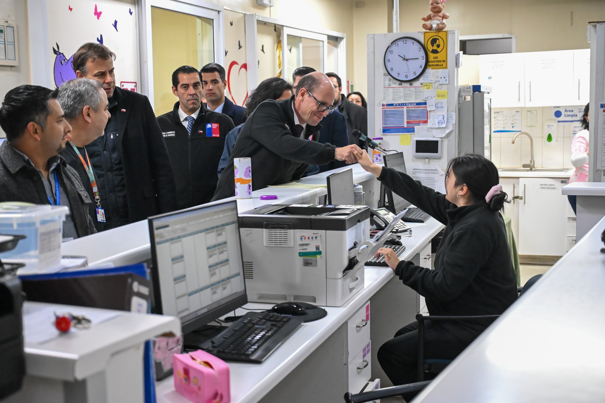 “Las diferencias políticas quedan lejos”: La trastienda de la inspección nocturna al Hospital El Pino por ola de delincuencia