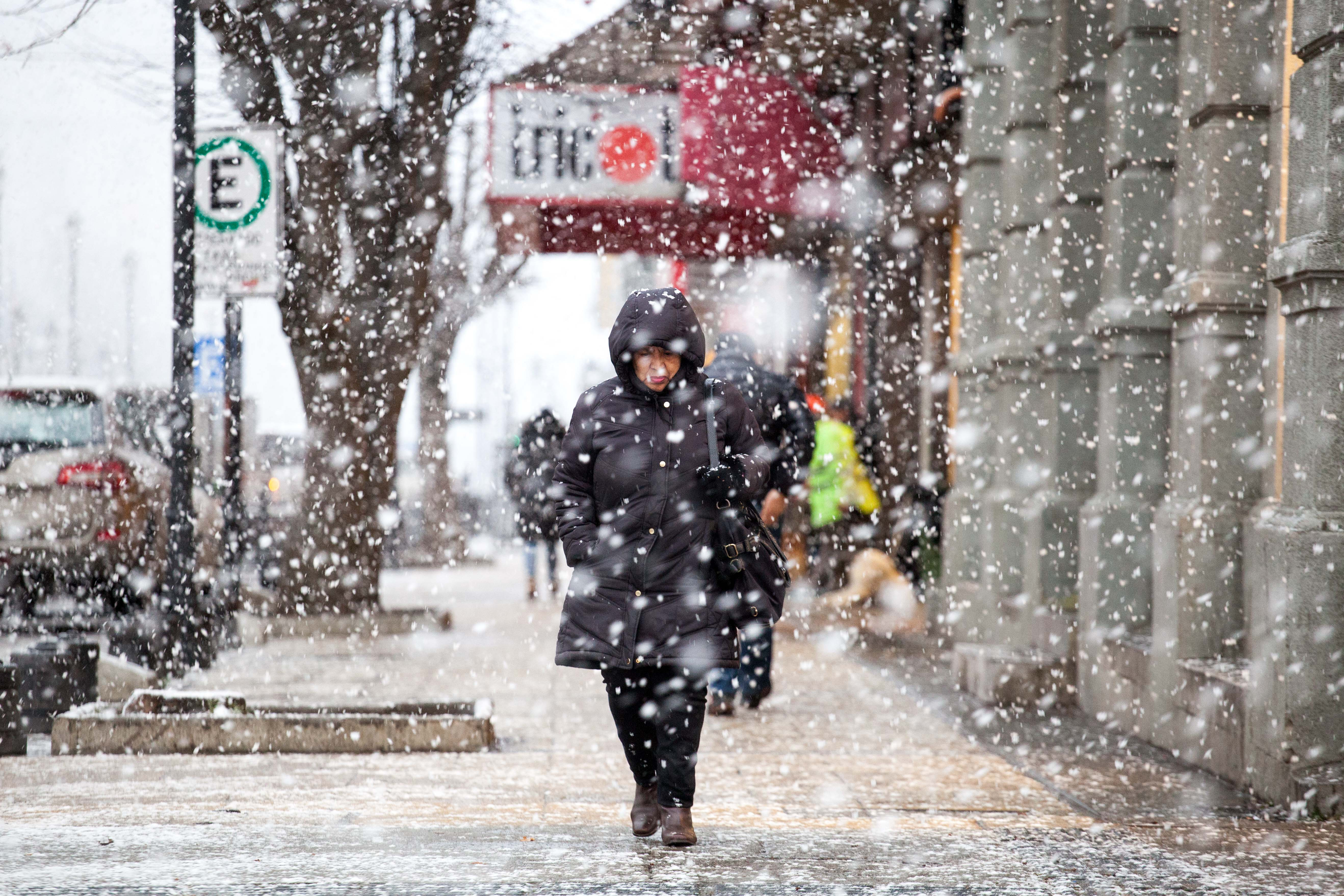 Tercer sistema frontal llega a Chile con lluvias y nieve: revisa dónde y cuánto lloverá el fin de semana