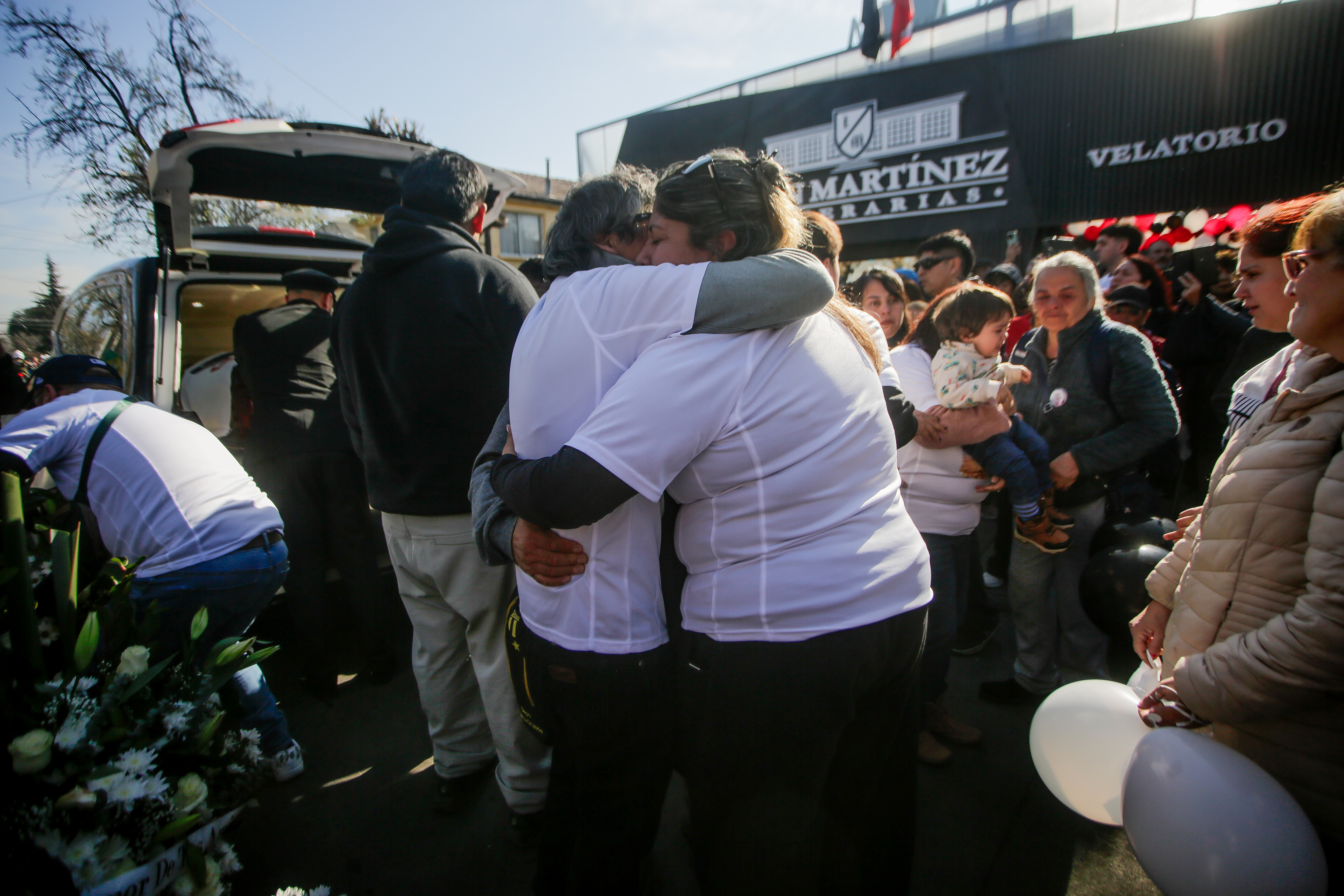 Con globos blancos y un clamor por justicia: así fue el emotivo funeral de Alejandro, el niño asesinado tras encerrona