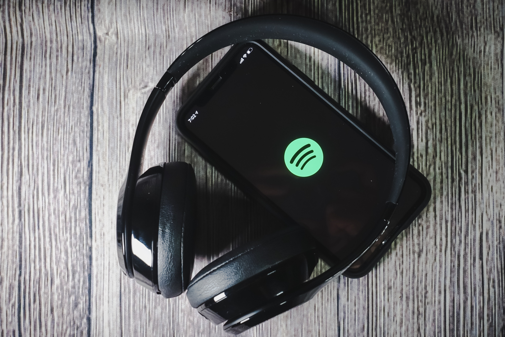 Afectaría a gran parte de los usuarios: reportan caída masiva de Spotify