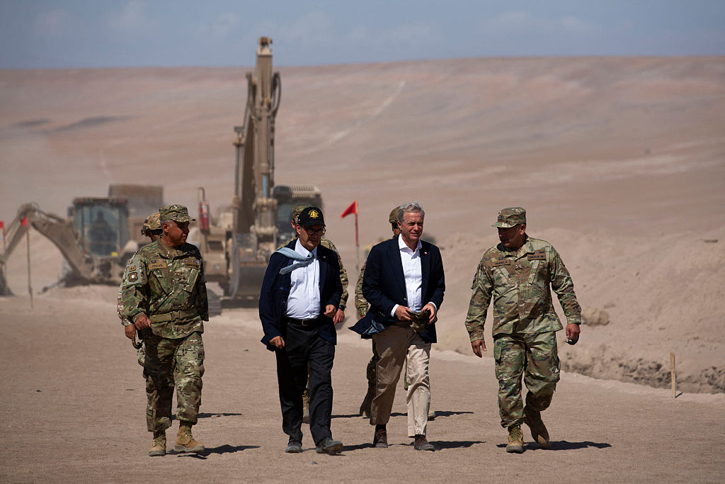 Estos son los dos nuevos proyectos de ley sobre migración firmados por el Presidente Kast en Arica