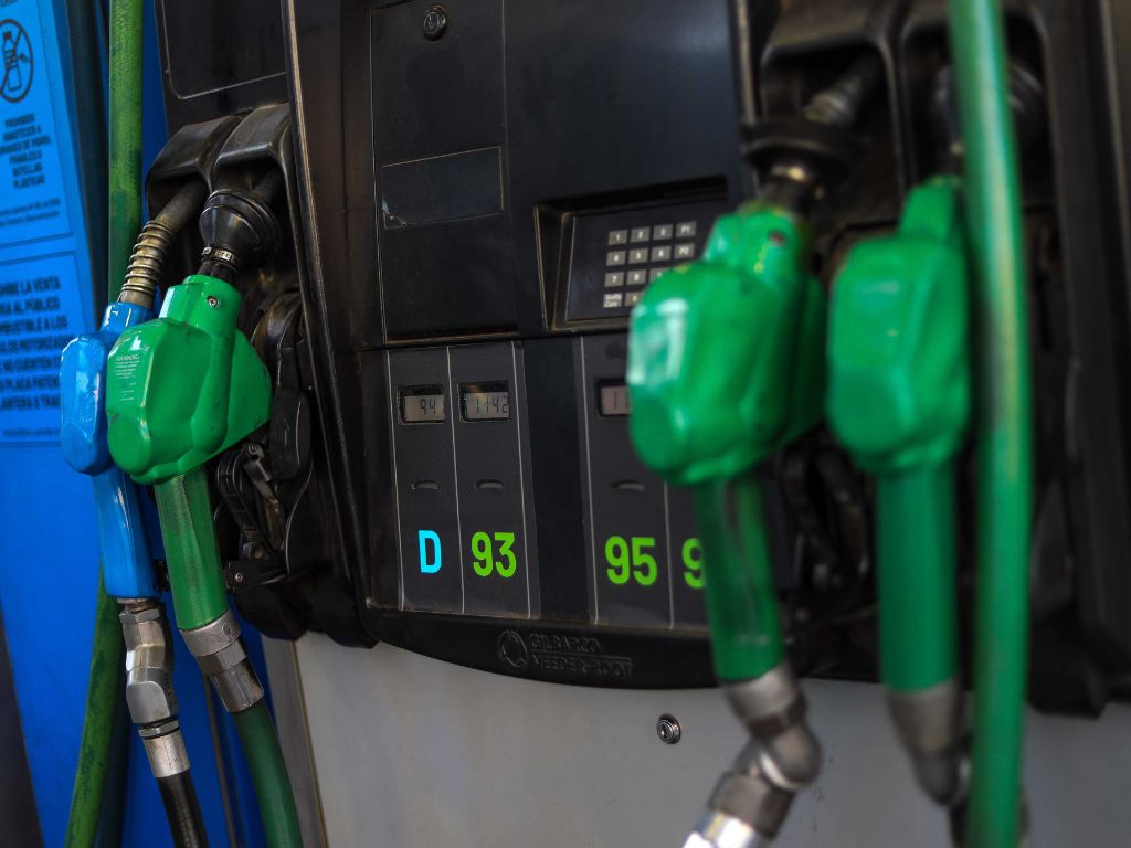 Más del 70% de lo recaudado por impuesto a combustibles equivale al subsidio del uso del diésel en Chile