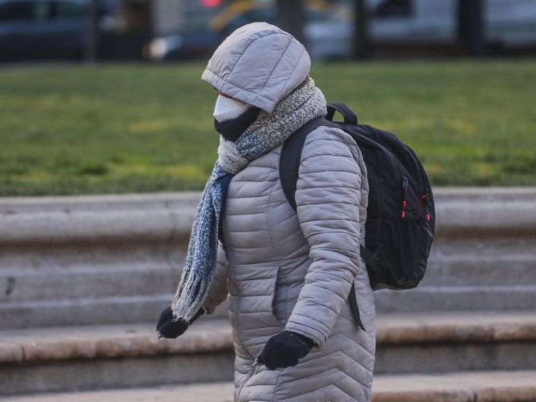 Frío extremo en Santiago: prevén temperaturas cercanas al “punto de congelación” y estas comunas tendrán 0°C