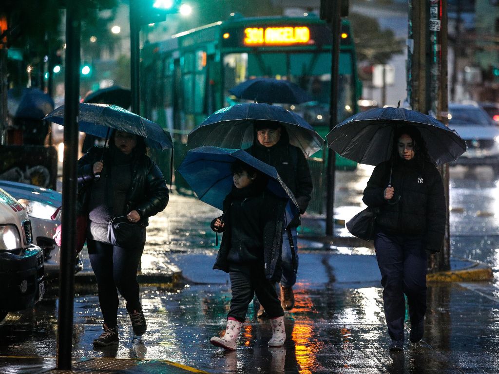 Lluvia en Santiago: cuántos milímetros de agua podrían caer este miércoles y en qué sectores
