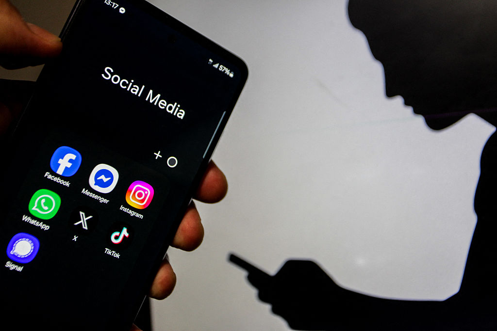 Las redes sociales ya no tienen dueño generacional: Estudio revela que los chilenos rompieron los estereotipos digitales