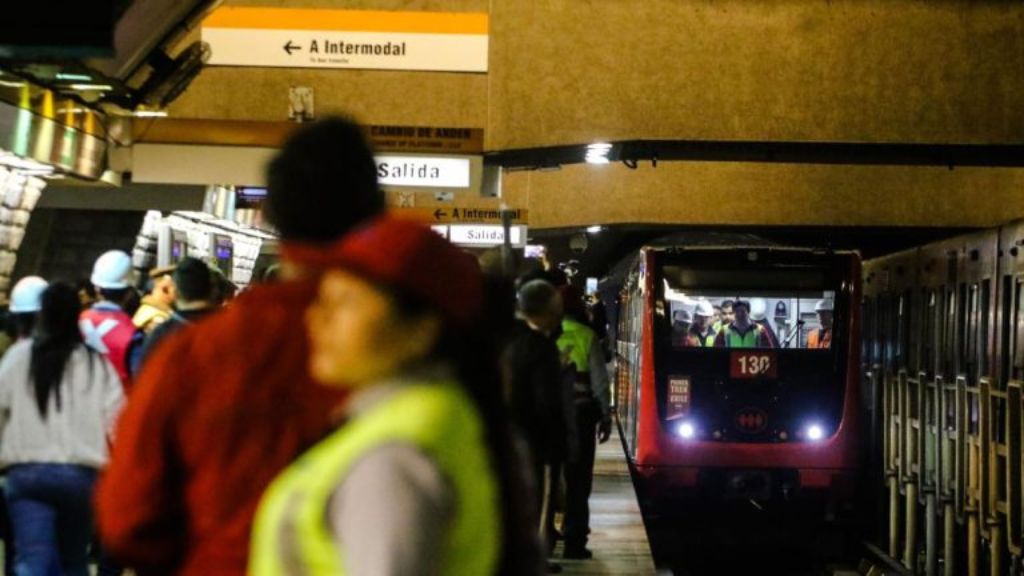 Metro de Santiago cierra 4 estaciones de Línea 2 por persona en la vía: así funciona el servicio hoy