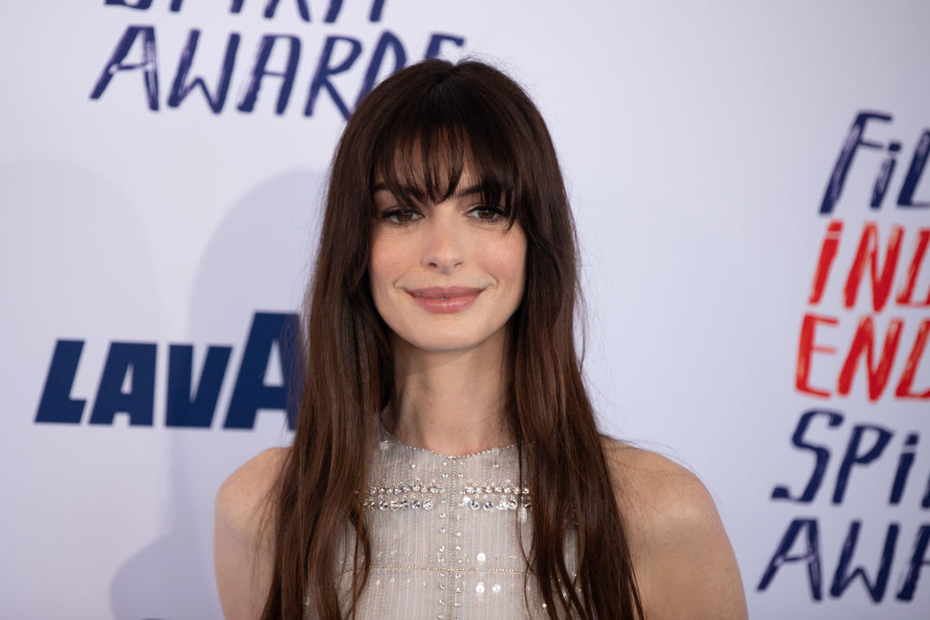 Con un emotivo video: Anne Hathaway anuncia que está embarazada de su tercer hijo