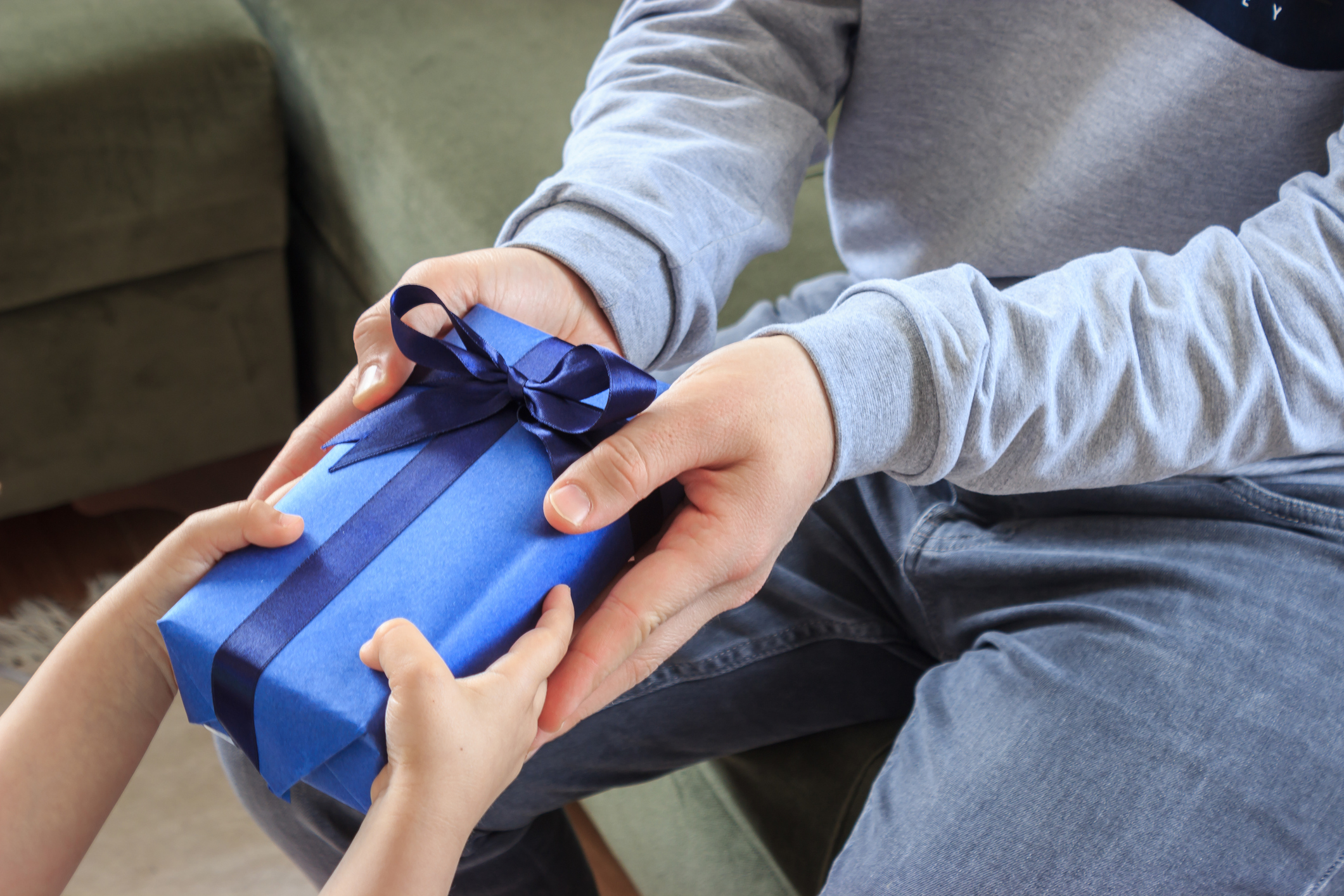 Chilenos y el Día del Padre: Por qué el 83% prefiere ignorar la “última novedad” tecnológica este año