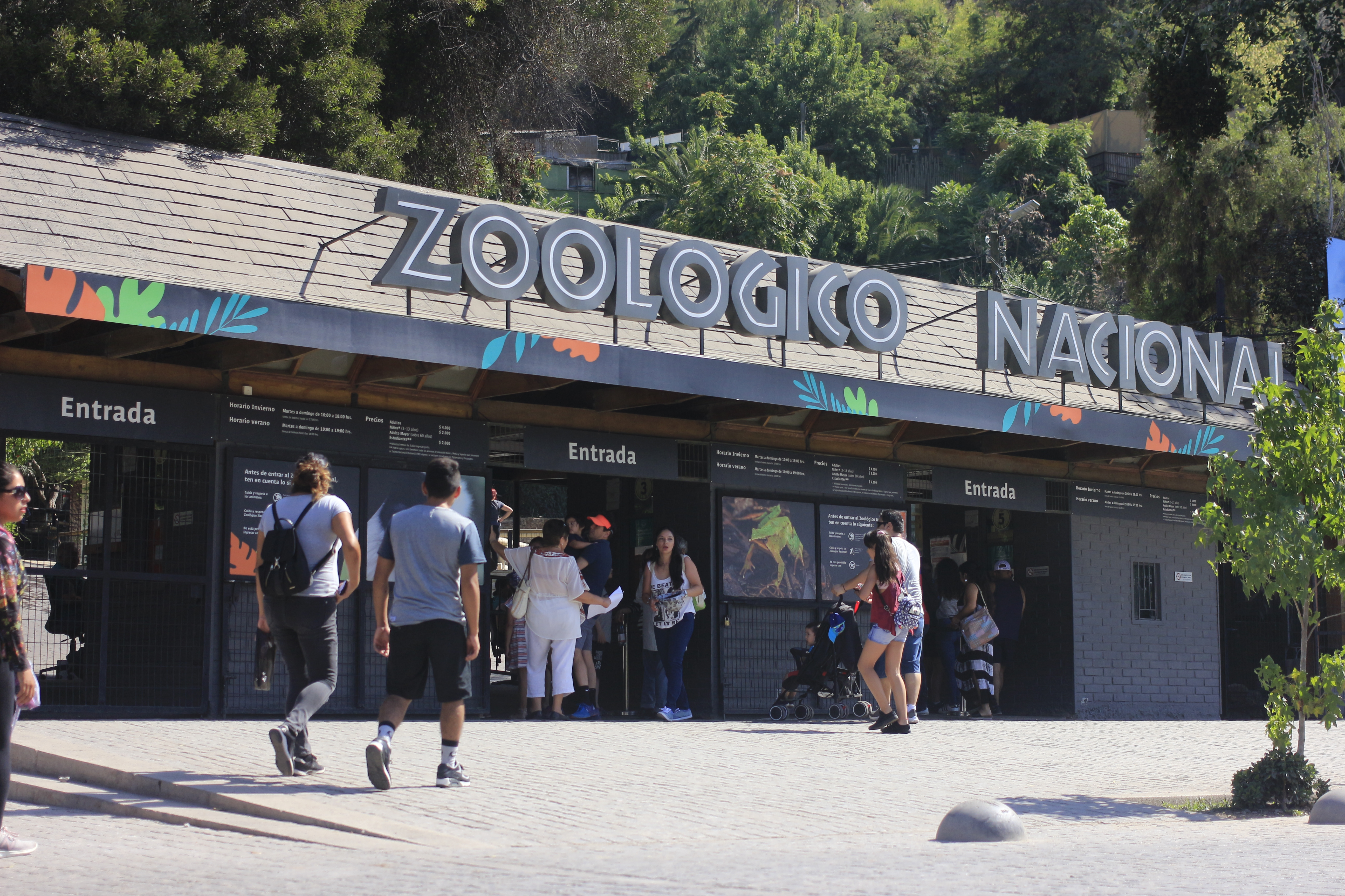 Ola de alertas por bombas en la Región Metropolitana: confirman evacuación preventiva en el Zoológico de Santiago